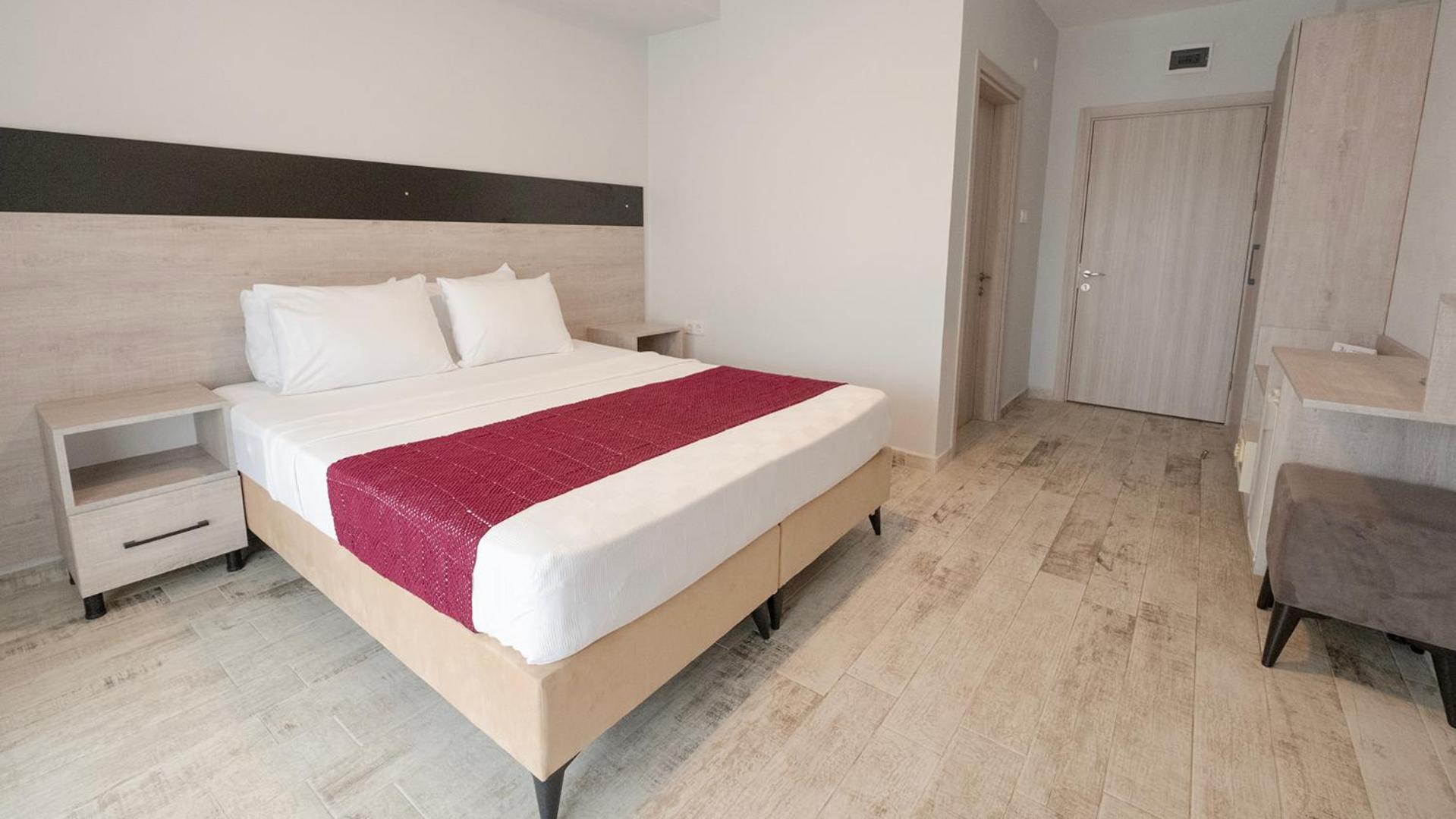 Superior Room with Balcony Land View - Photo 13