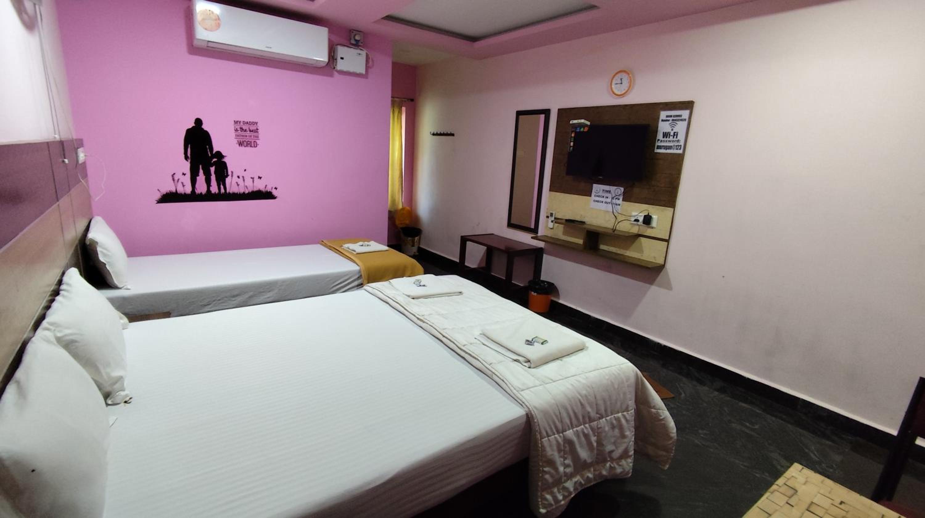 Deluxe Triple Room - Photo 16