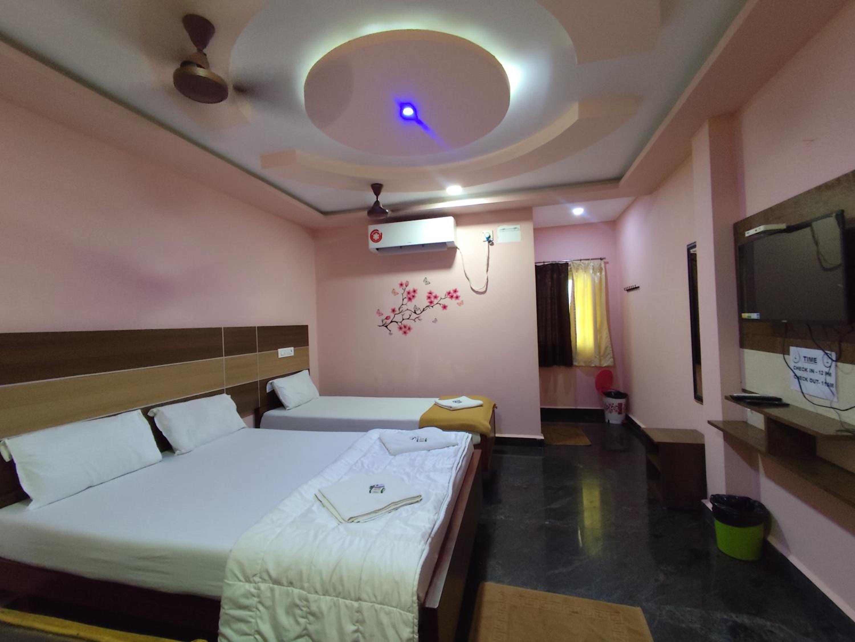 Deluxe Triple Room - Photo 13