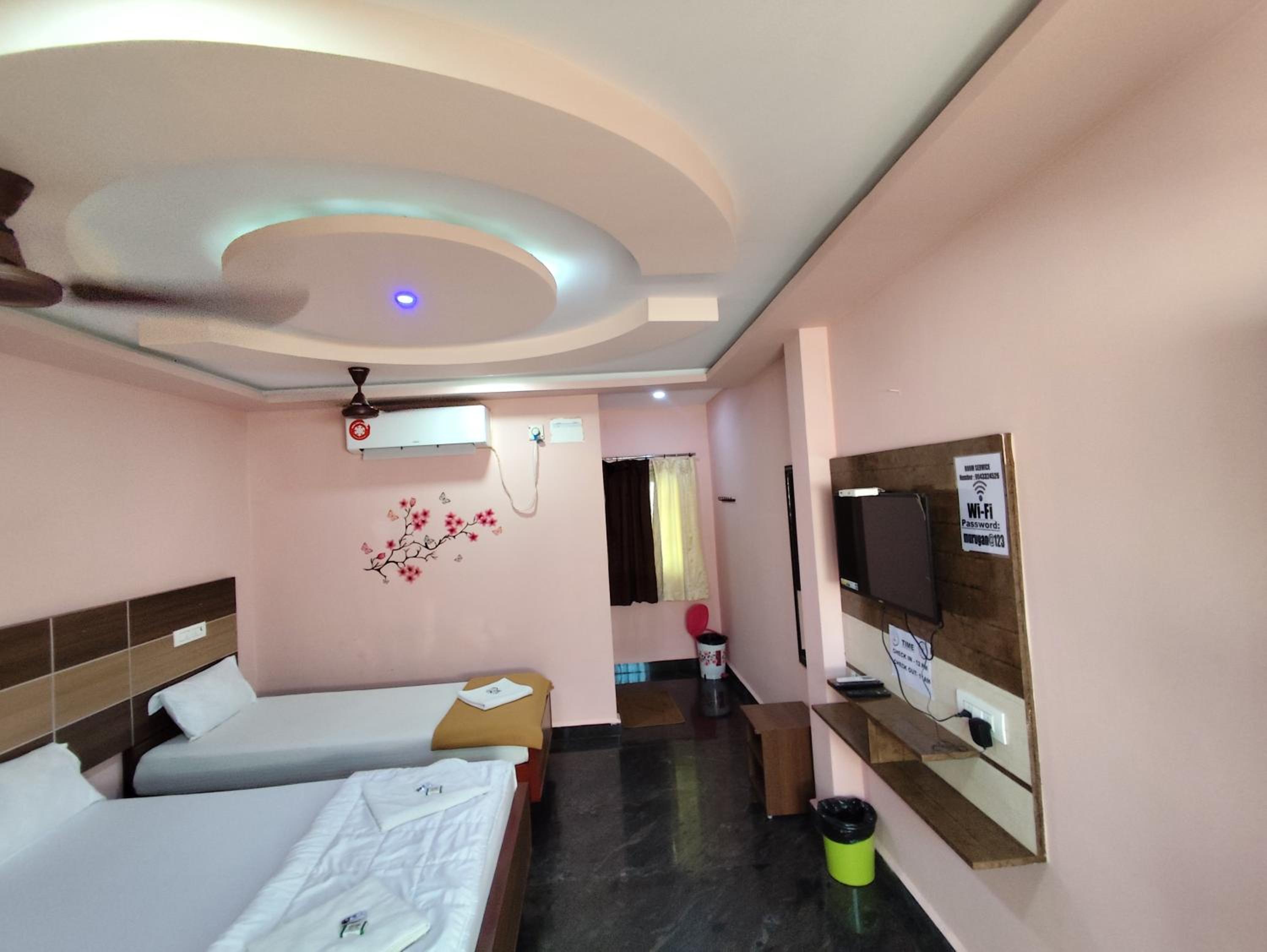 Deluxe Triple Room - Photo 12