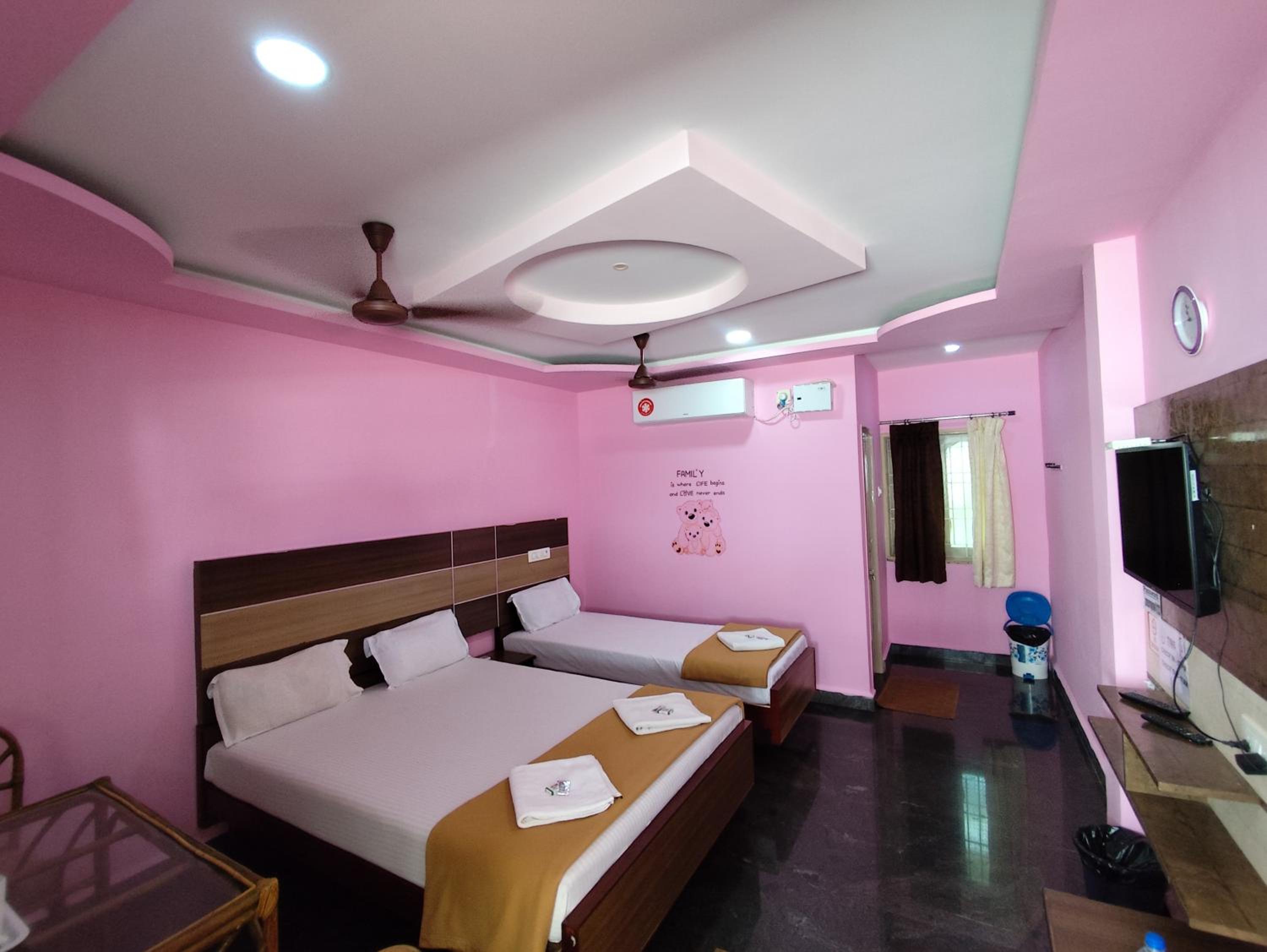 Deluxe Triple Room - Photo 9