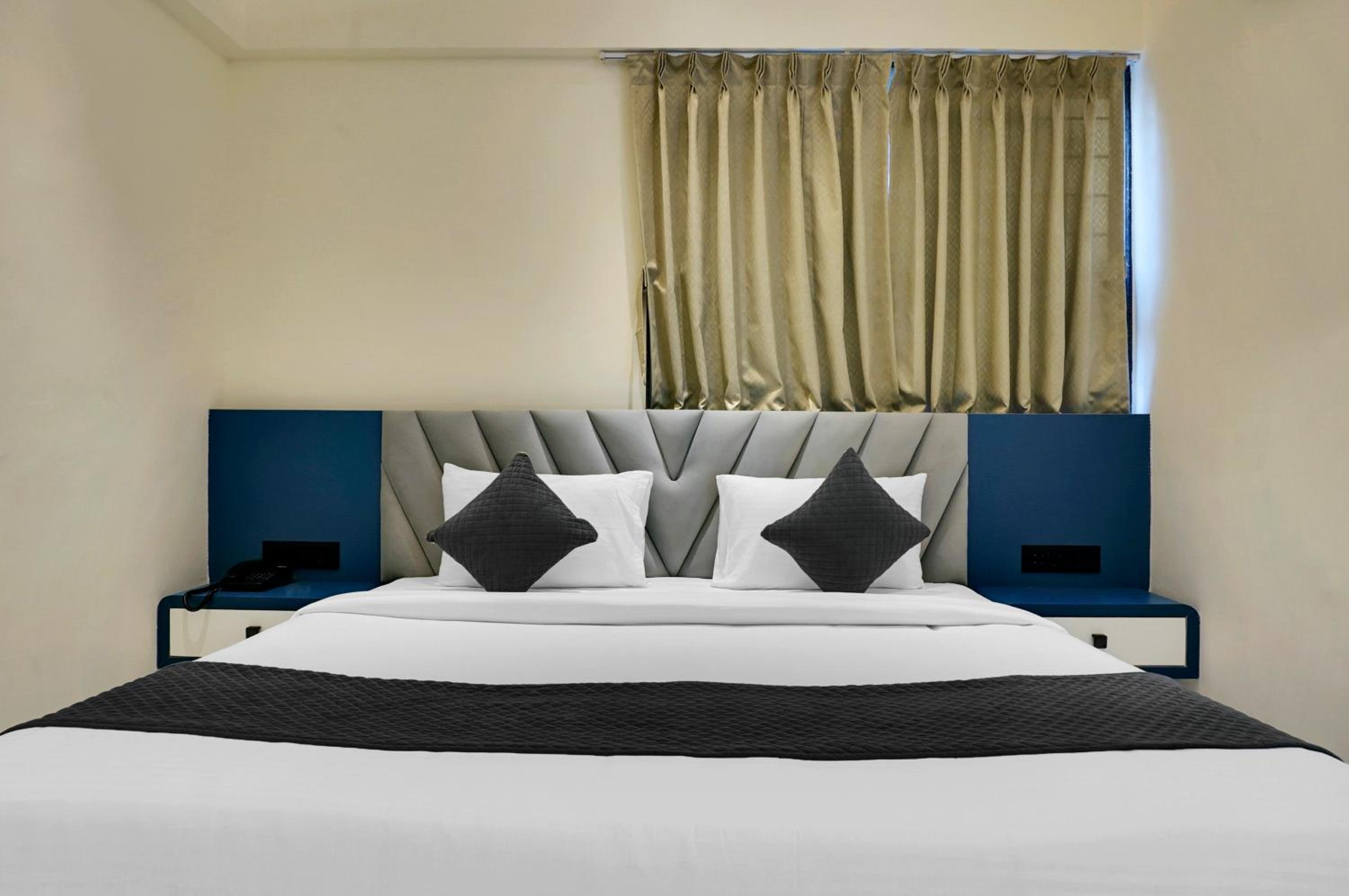 Suite with Balcony - Photo 5
