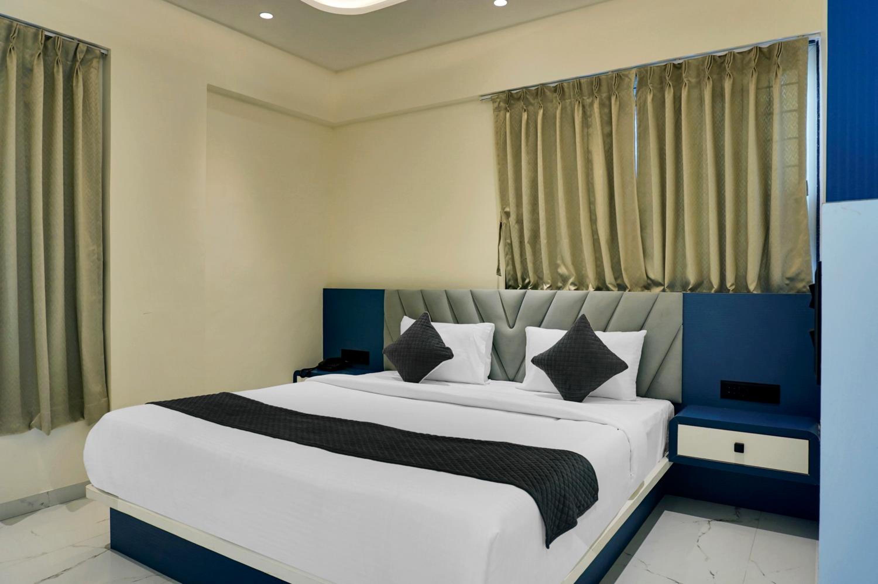 Suite with Balcony - Photo 4