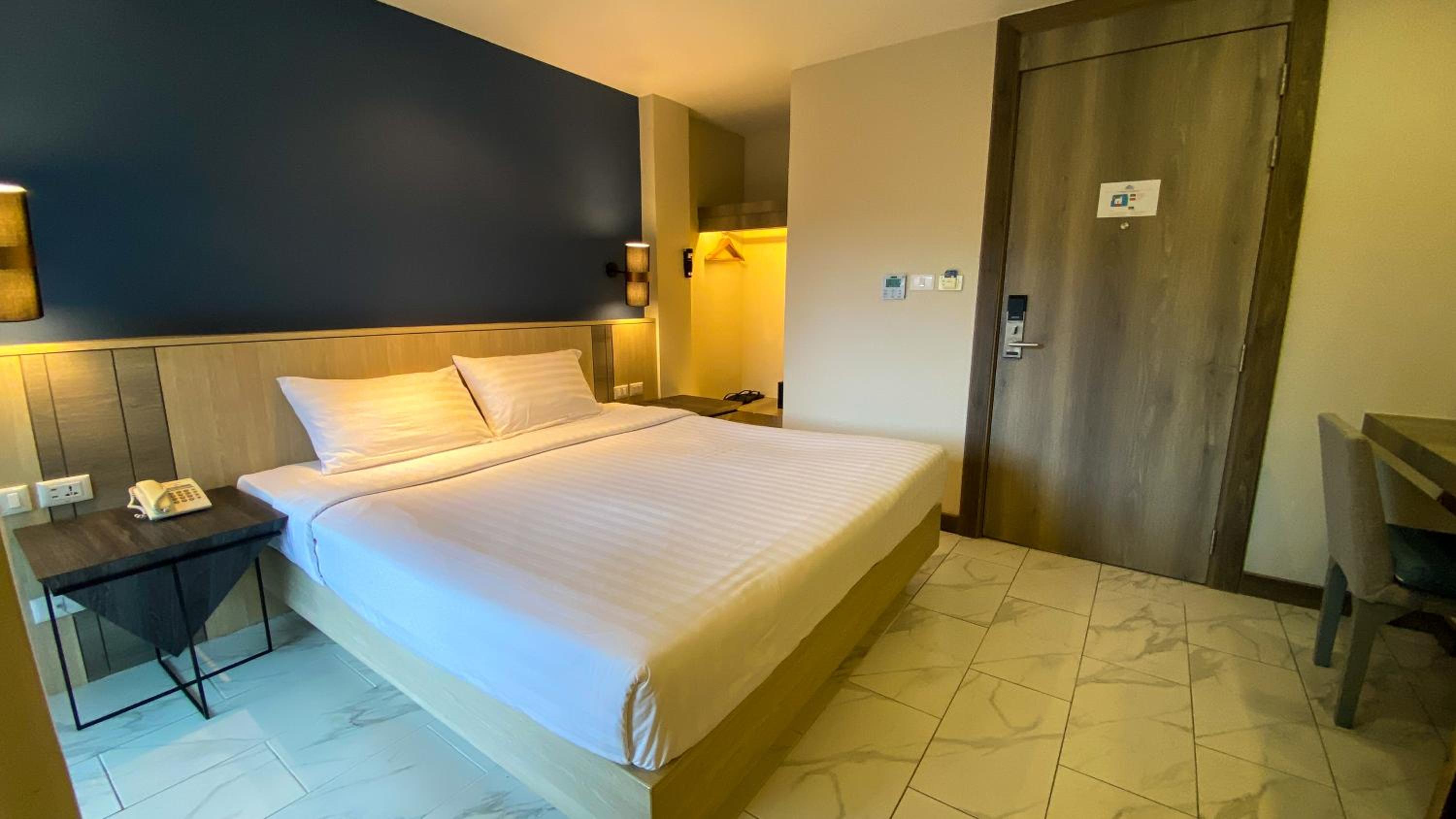 Superior King Room - Photo 7