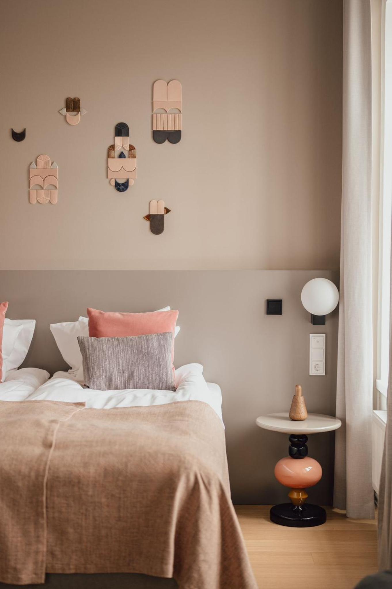 DeLuxe Room - Photo 11