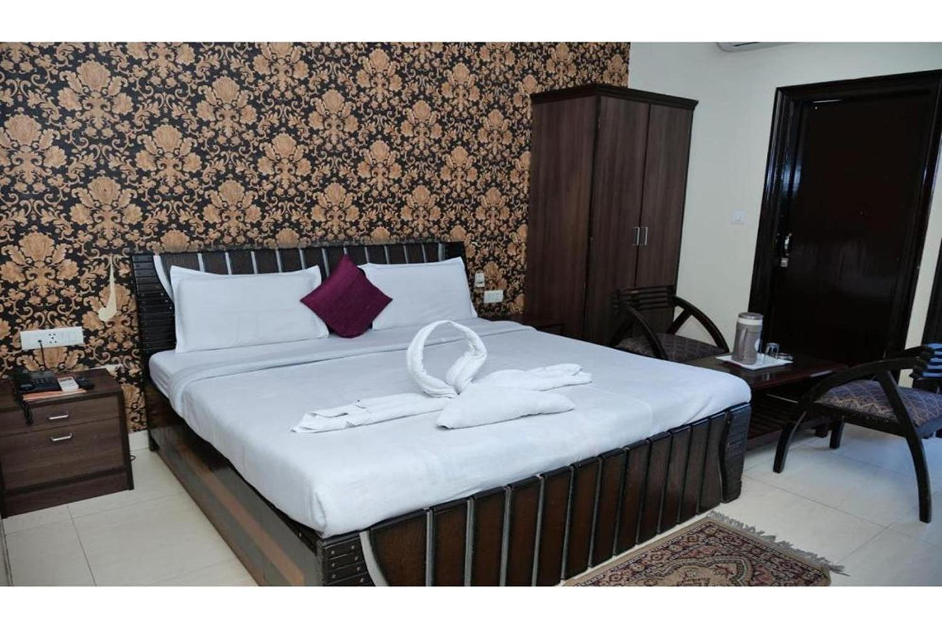 Deluxe King Room