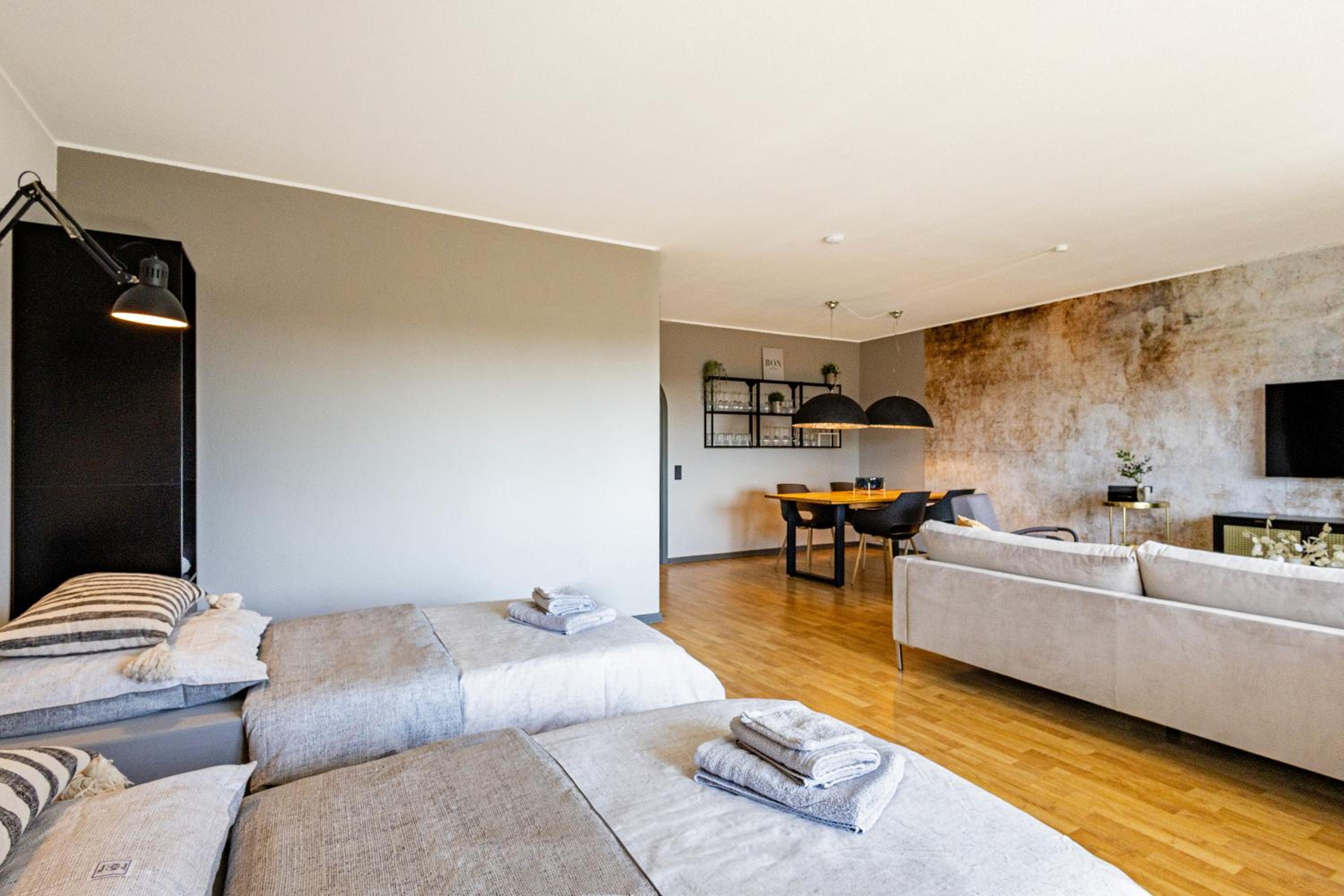 Two-Bedroom Apartment with Balcony photo 2