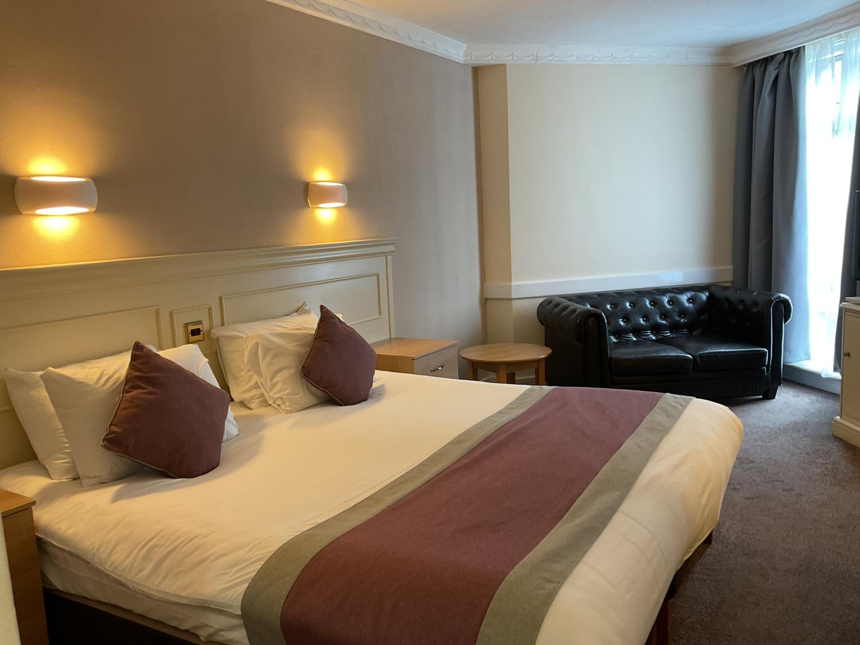 Deluxe Double or Twin Room - Photo 3