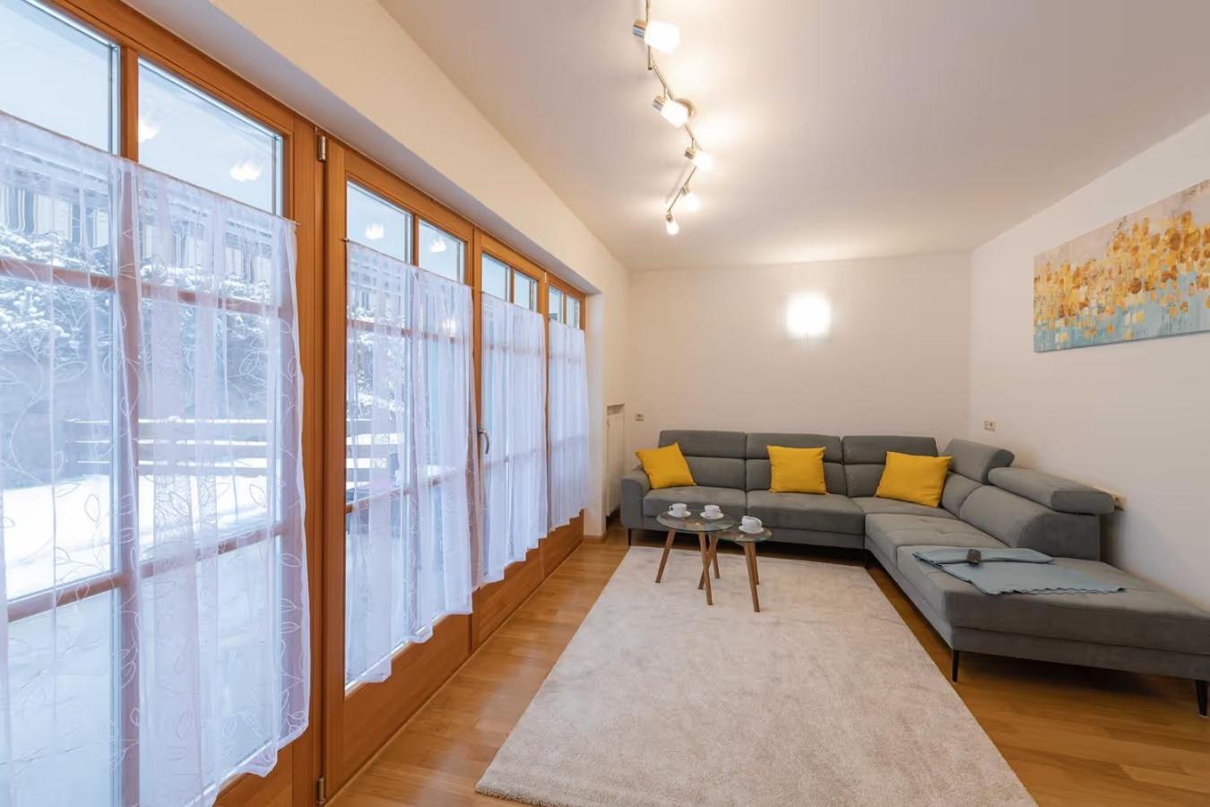 Two-Bedroom Deluxe Apartment with Garden View photo 1