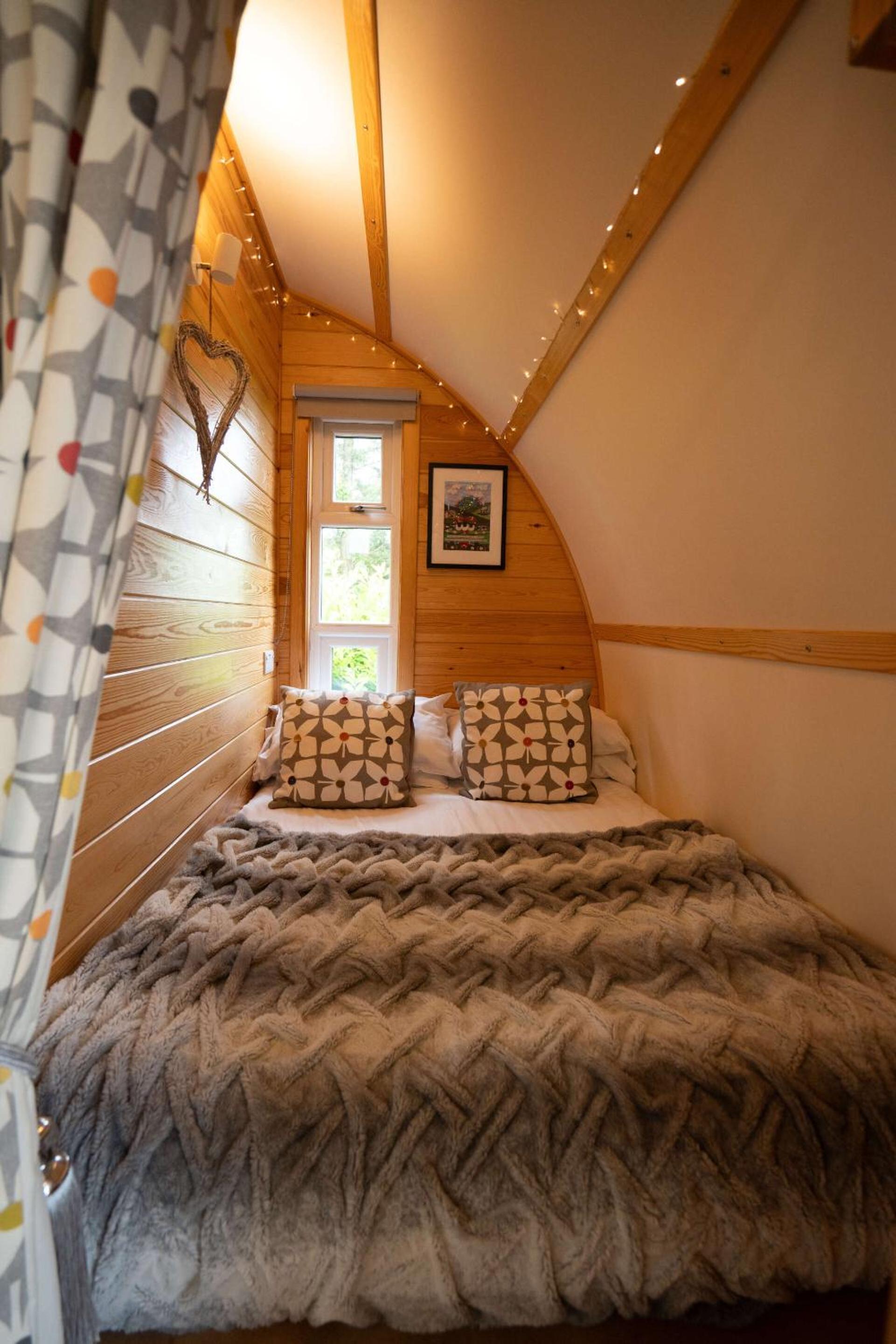 Large Cabin with Hot Tub photo 3