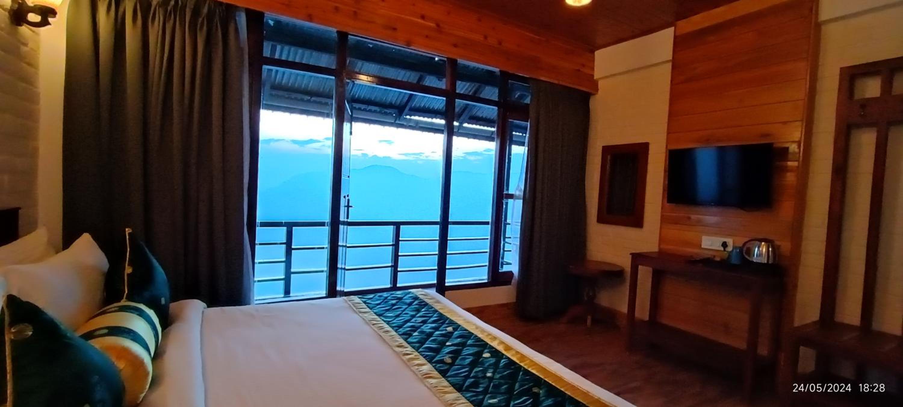 Deluxe Double Room With Balcony