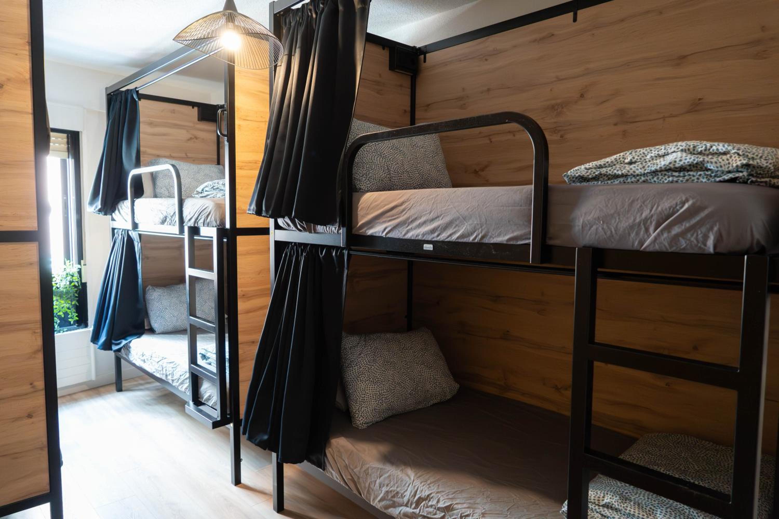 Bed in 6-Bed Mixed Dormitory Room photo 3