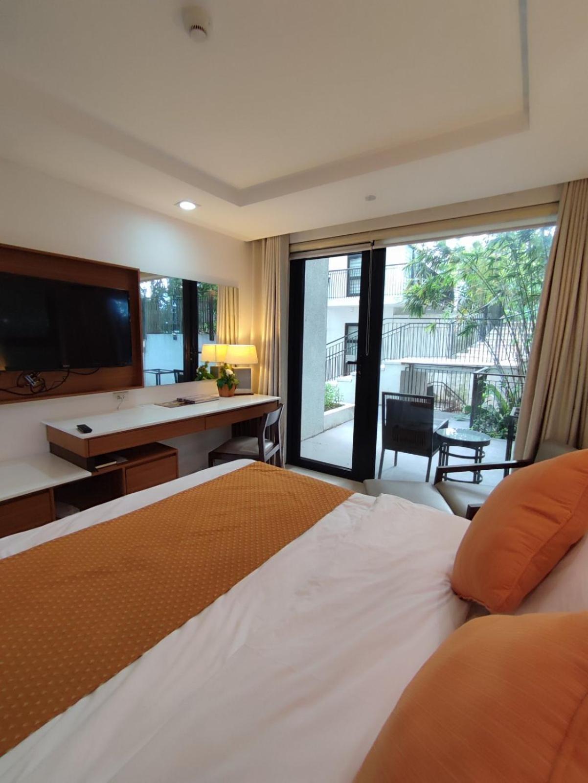 Executive Suites Queen photo 2