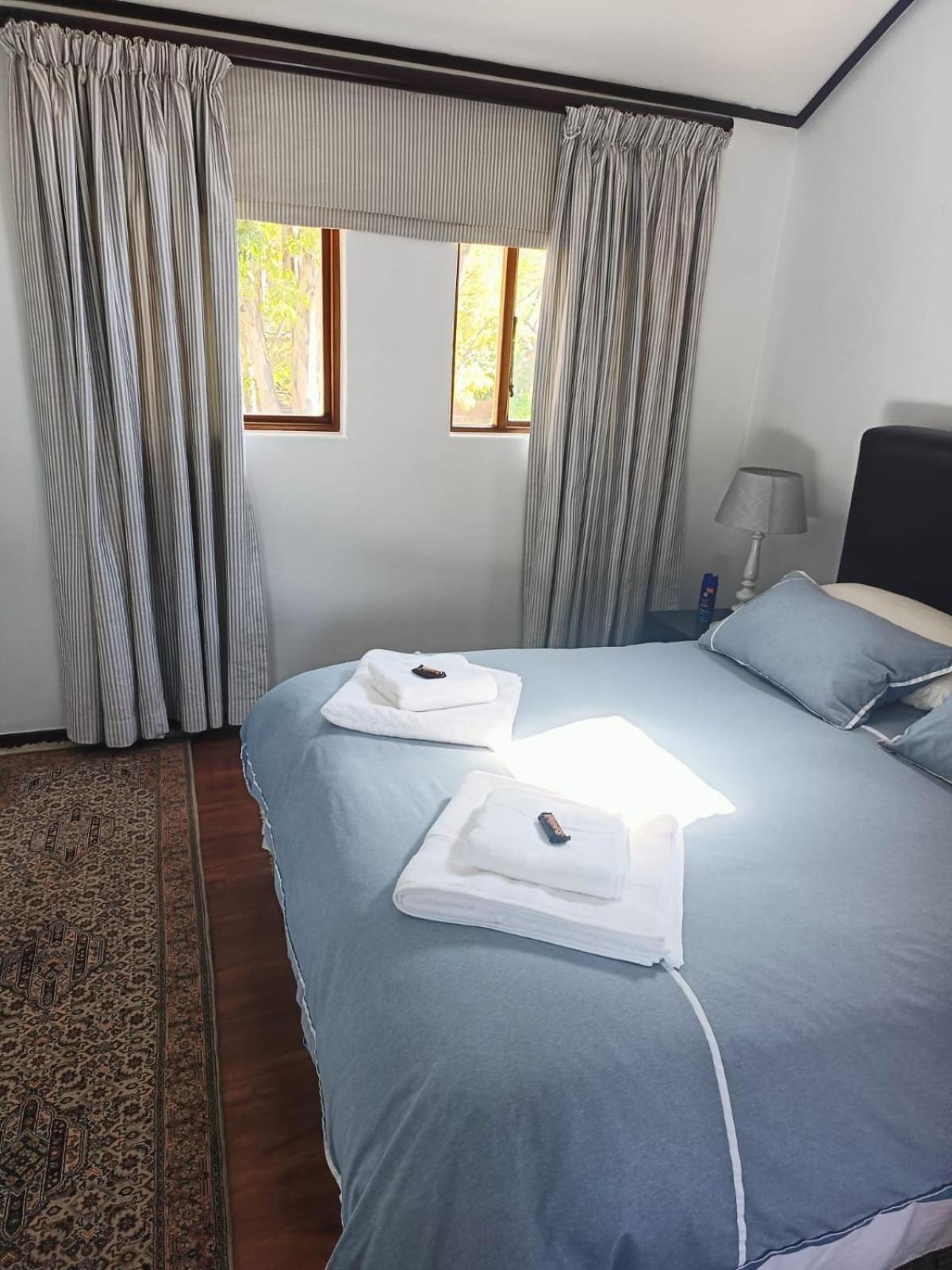 Deluxe King Room photo 2