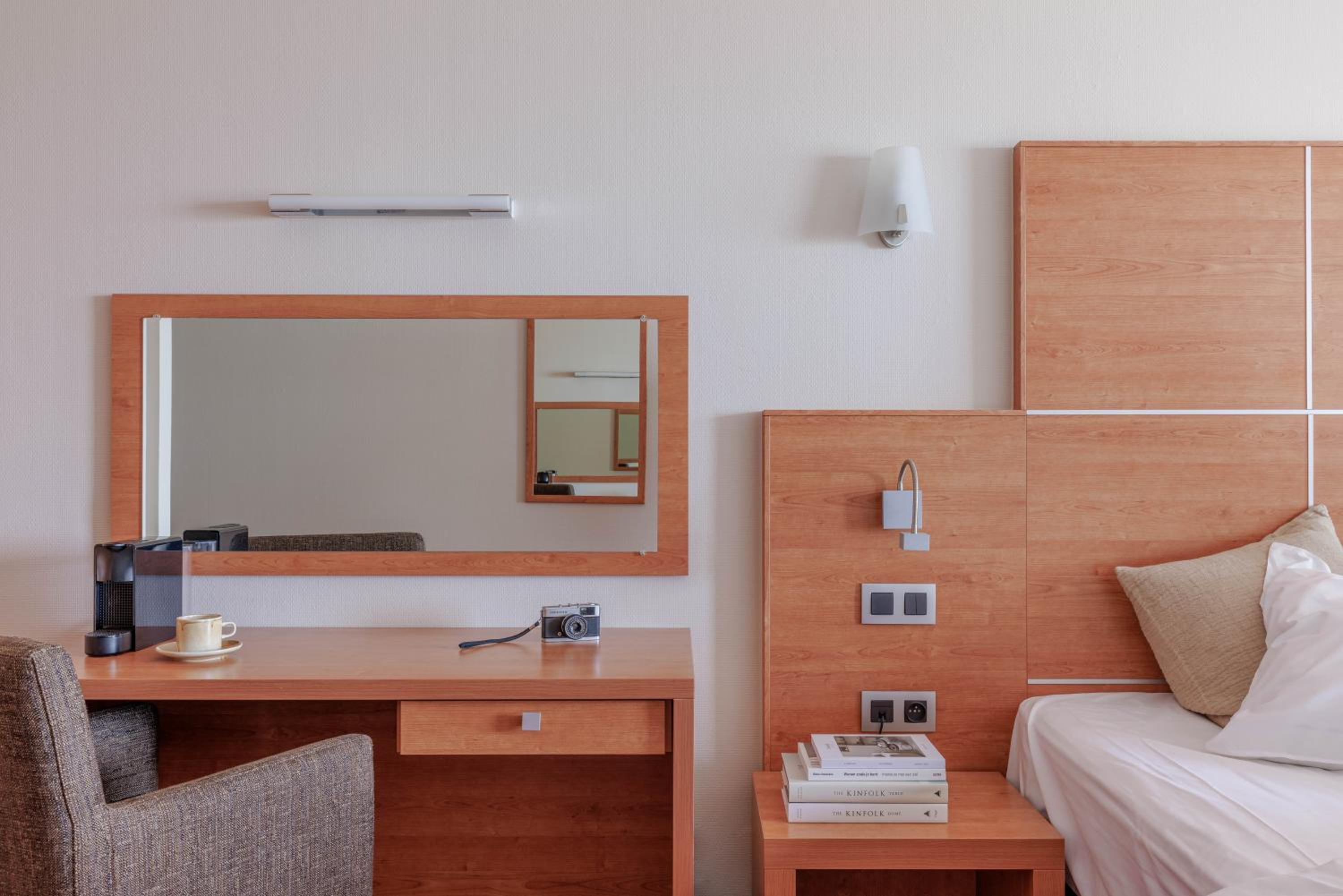 Deluxe Double Room with Balcony and Sea View photo 3
