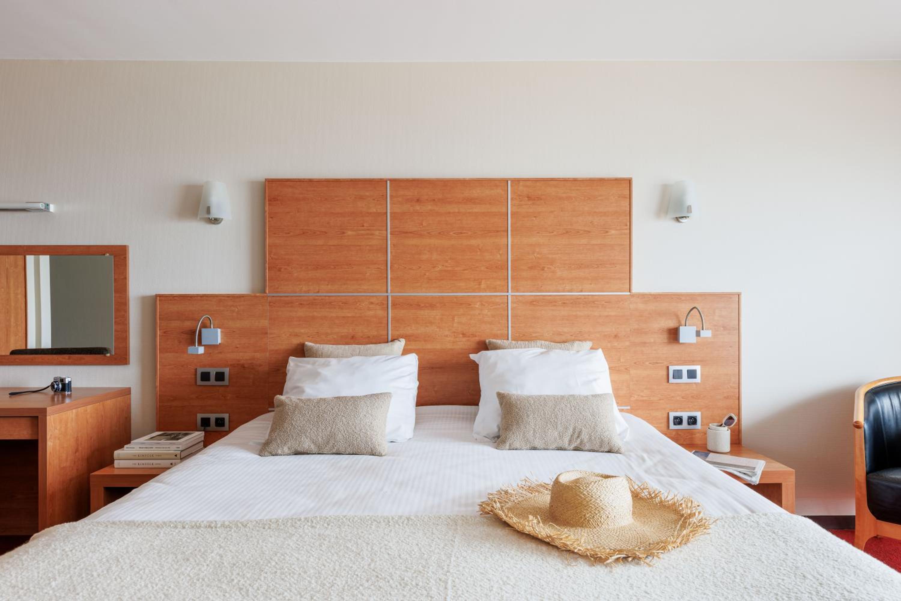 Deluxe Twin Room with Sea View photo 2