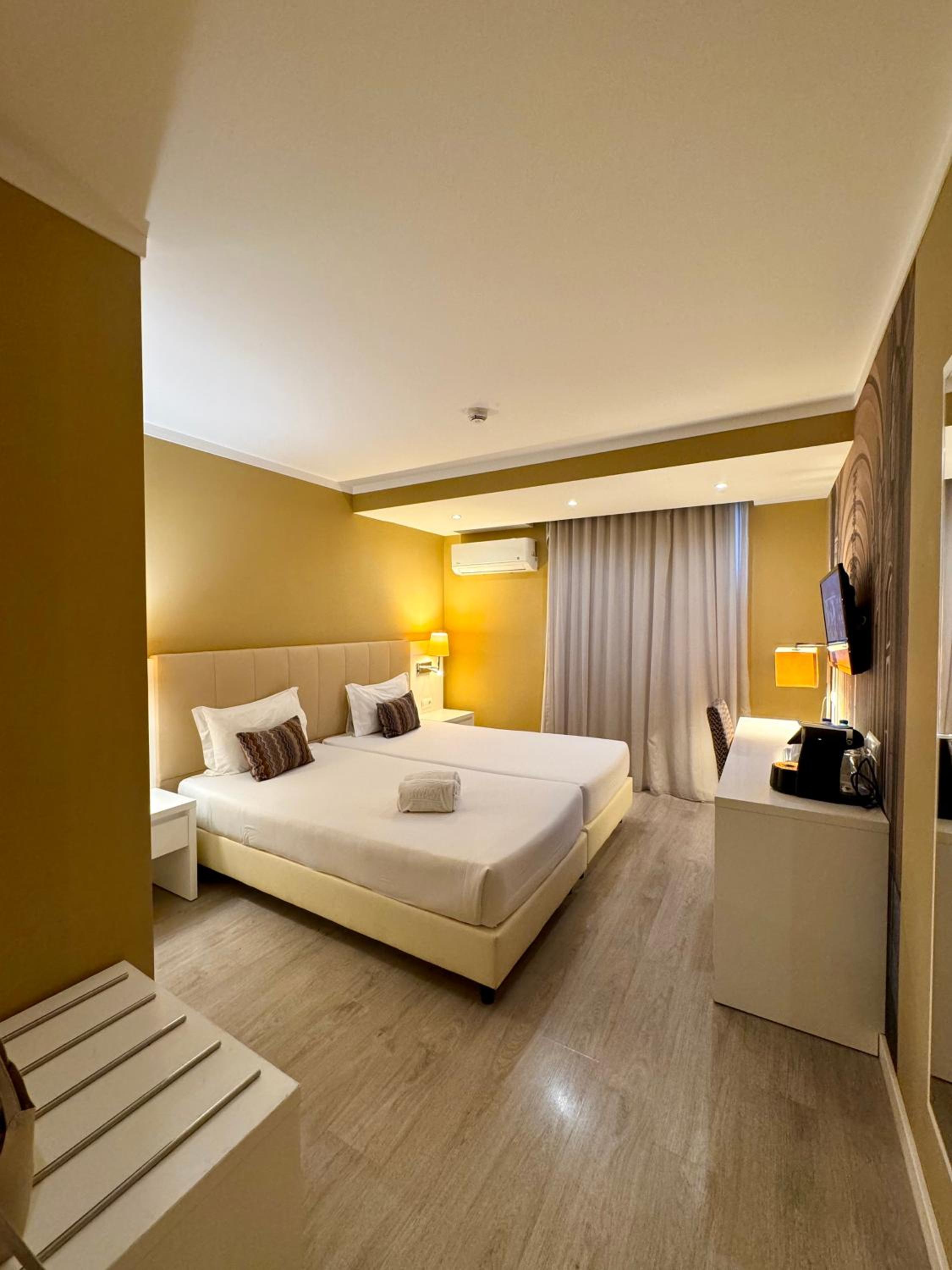 Twin Room - Photo 4