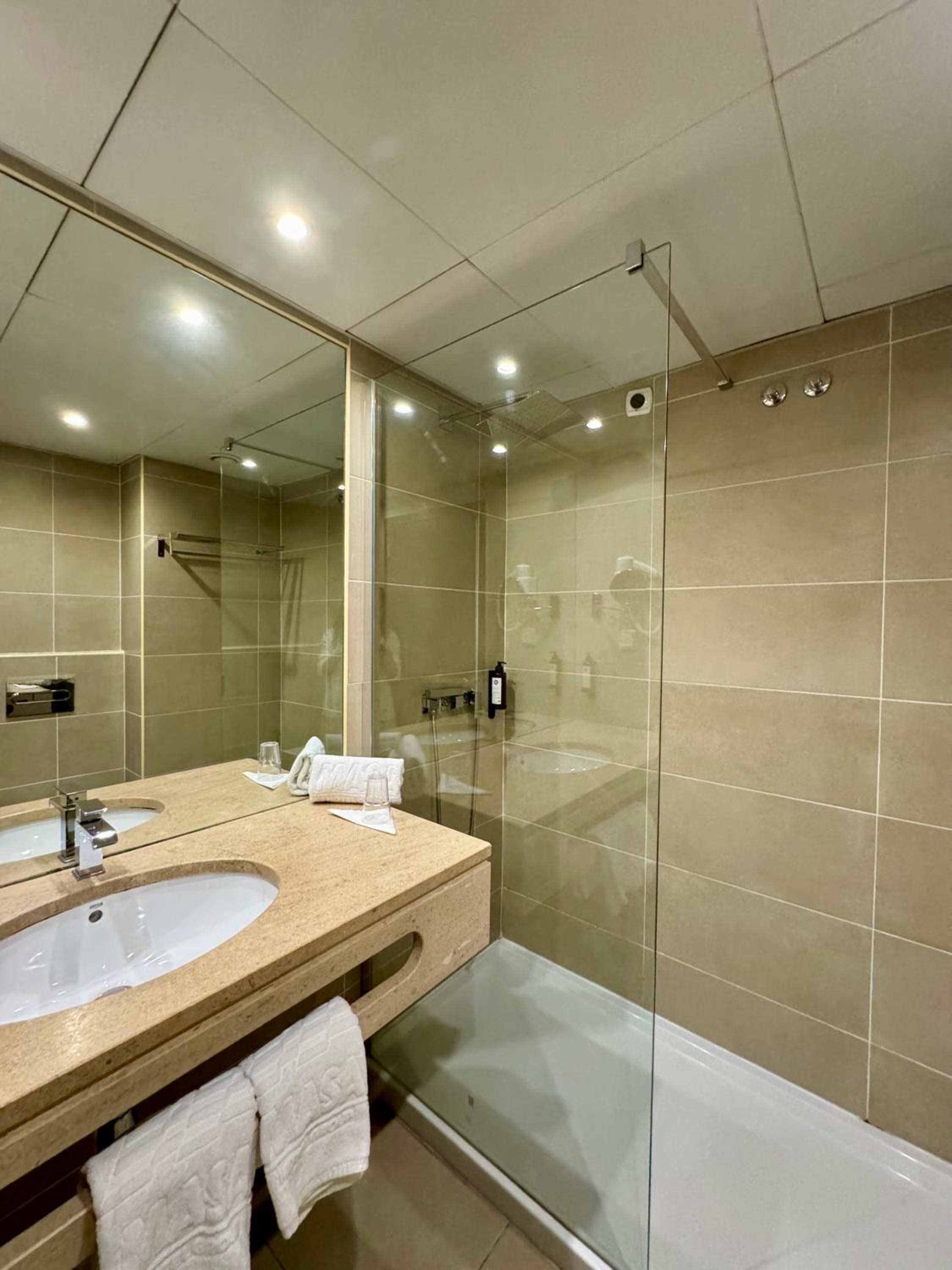 Double Room - Photo 12