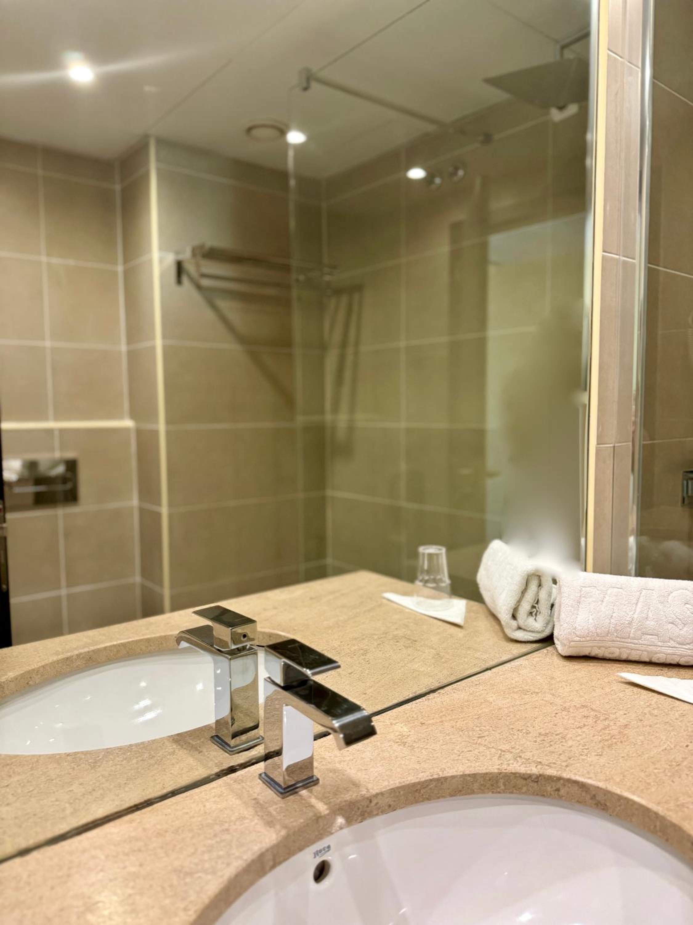 Double Room - Photo 6