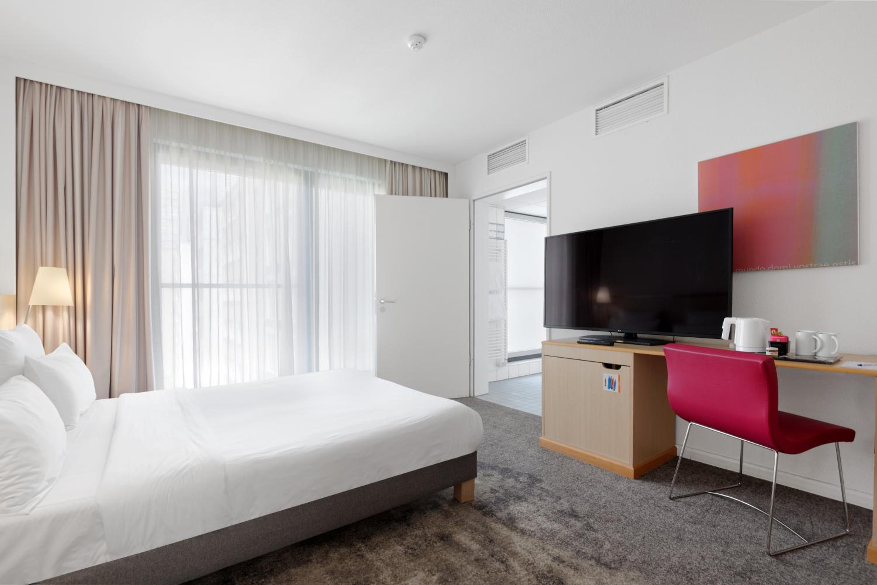 Standard Queen Room - Accessible