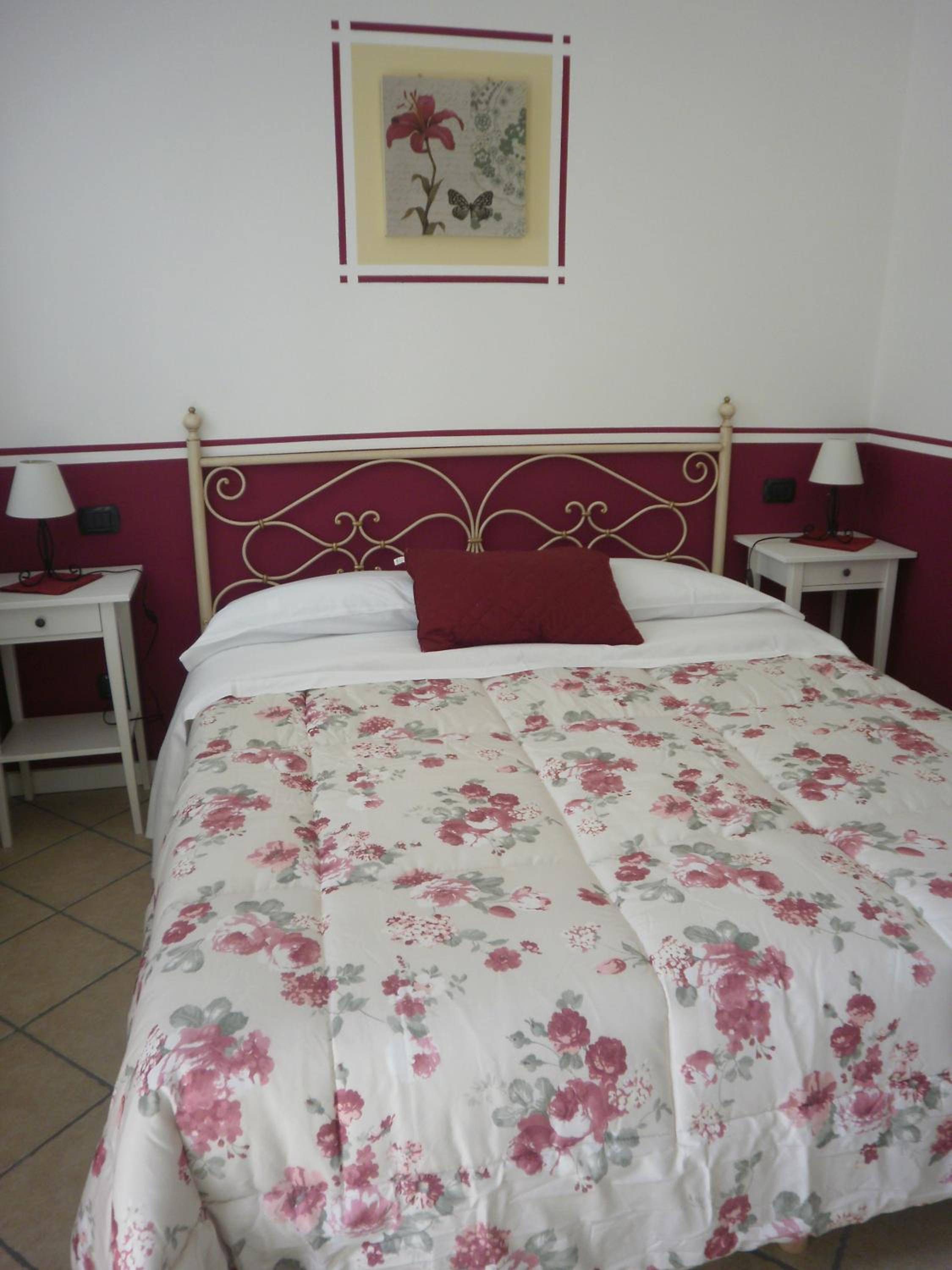 Double or Twin Room - Photo 6