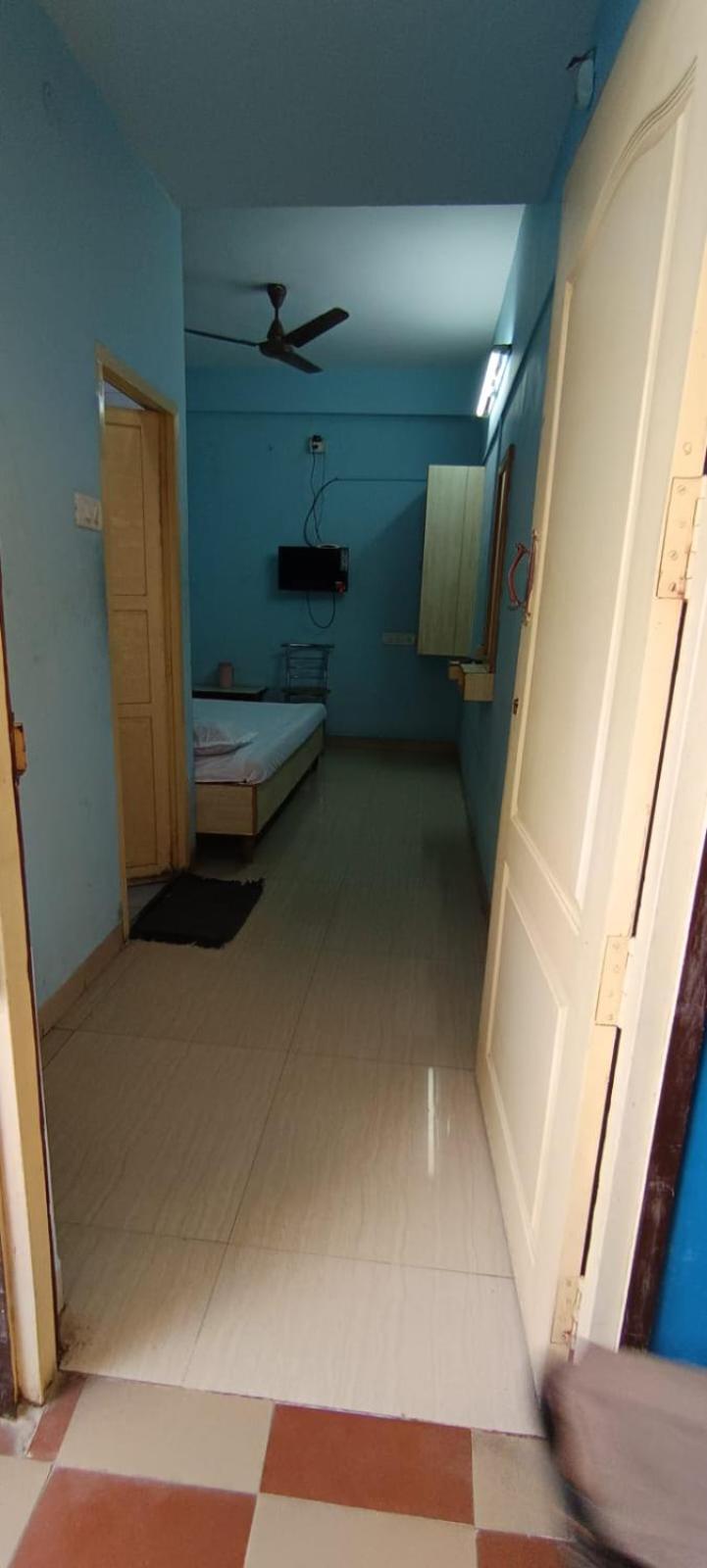 Single Room With Bathroom photo 2