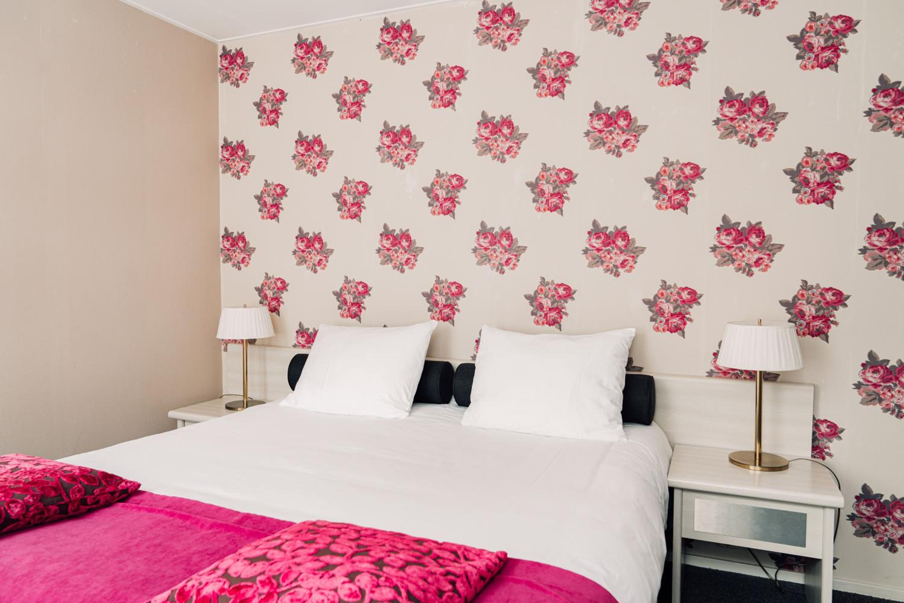 Large Double Room - Photo 1