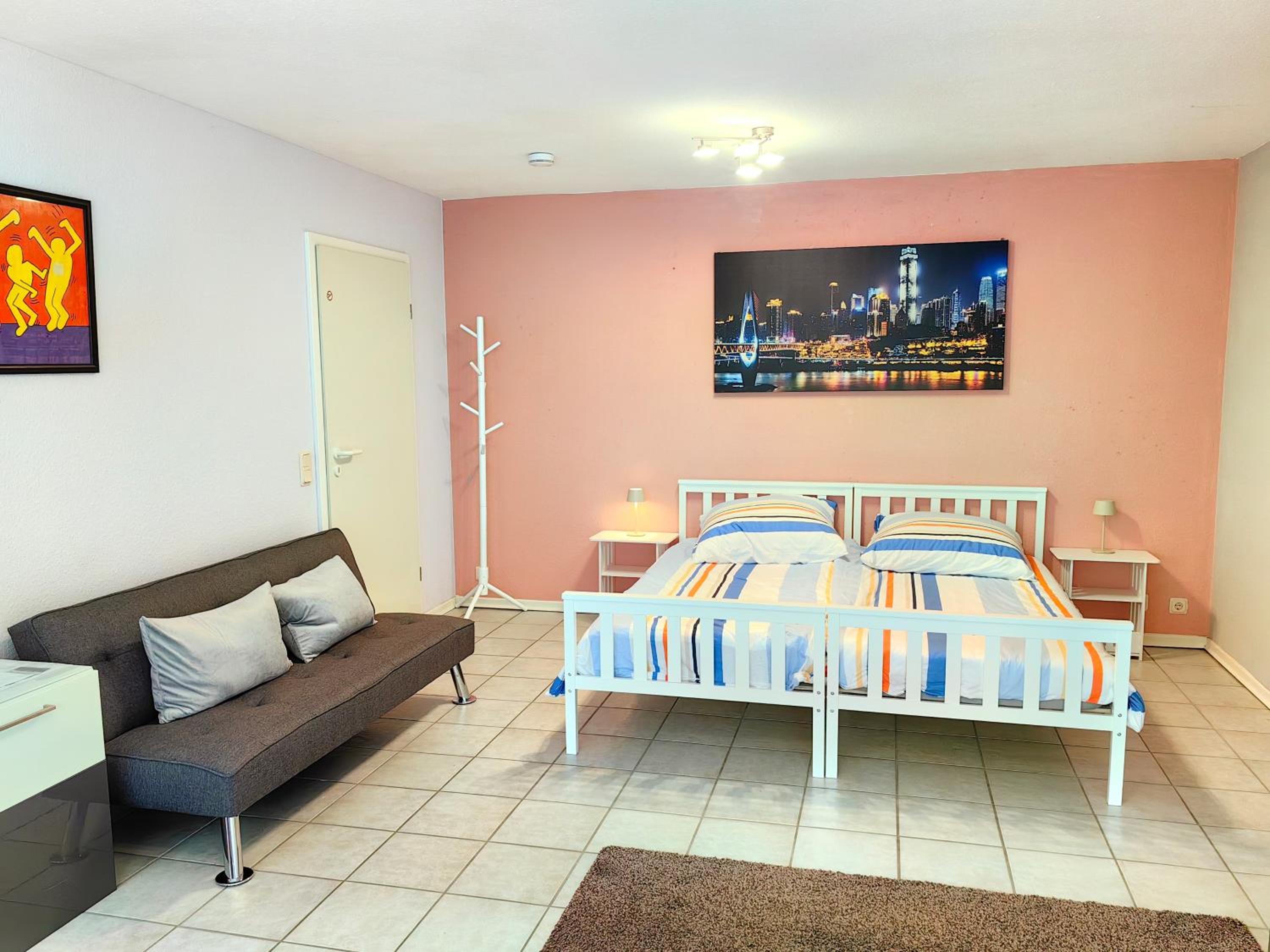 One-Bedroom Apartment photo 1