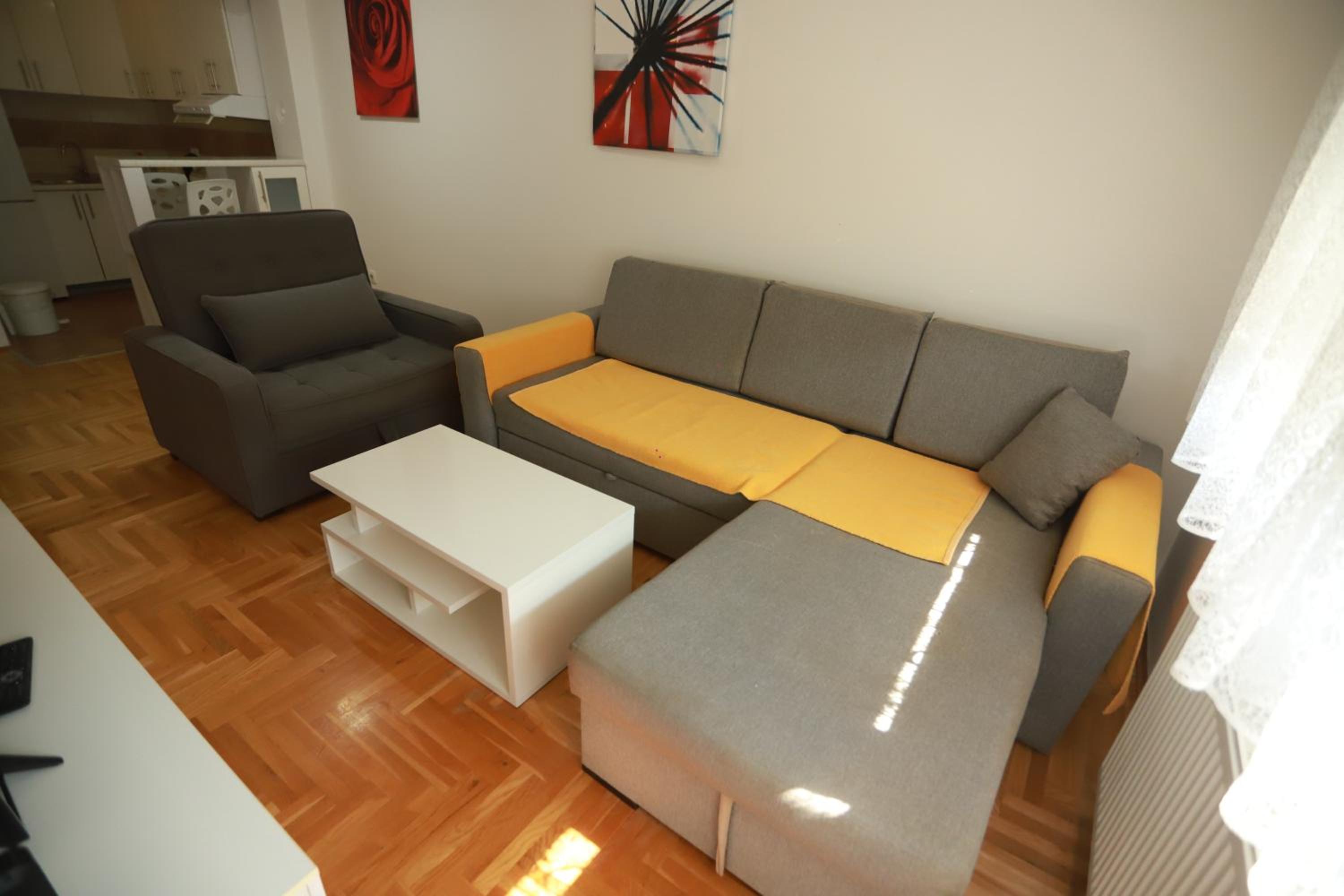 One-Bedroom Apartment photo 1