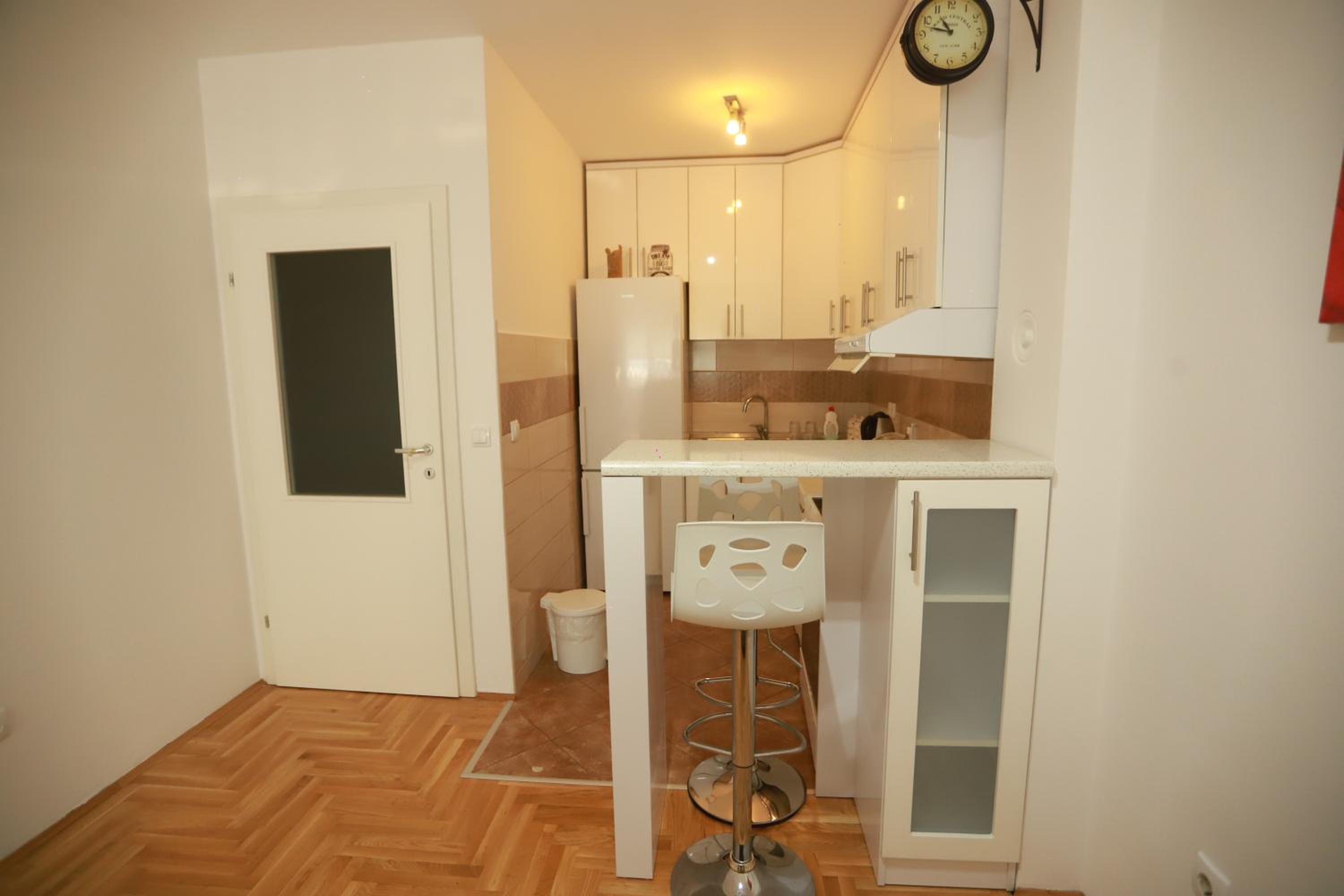 One-Bedroom Apartment photo 3