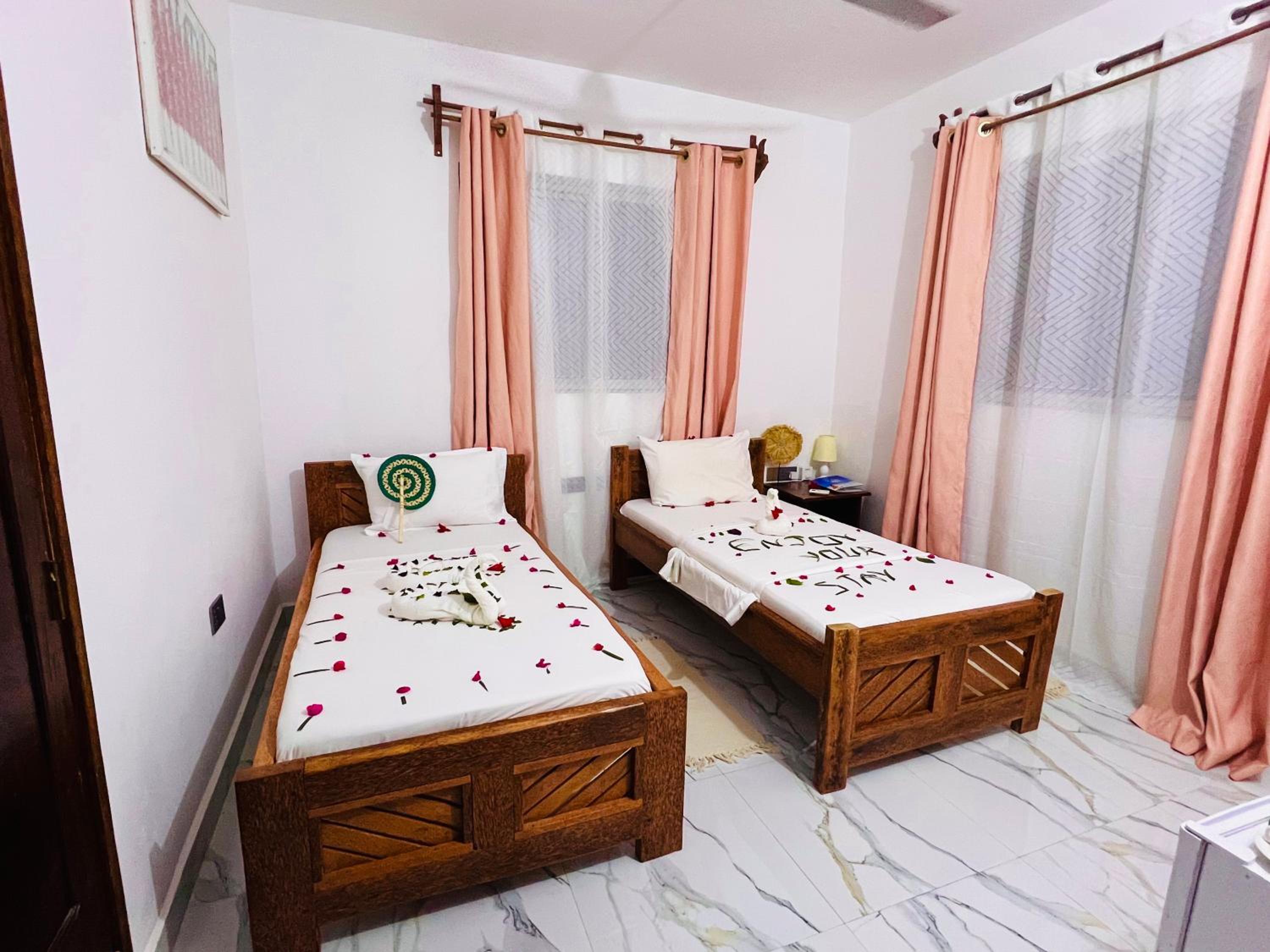 Budget Twin Room photo 2