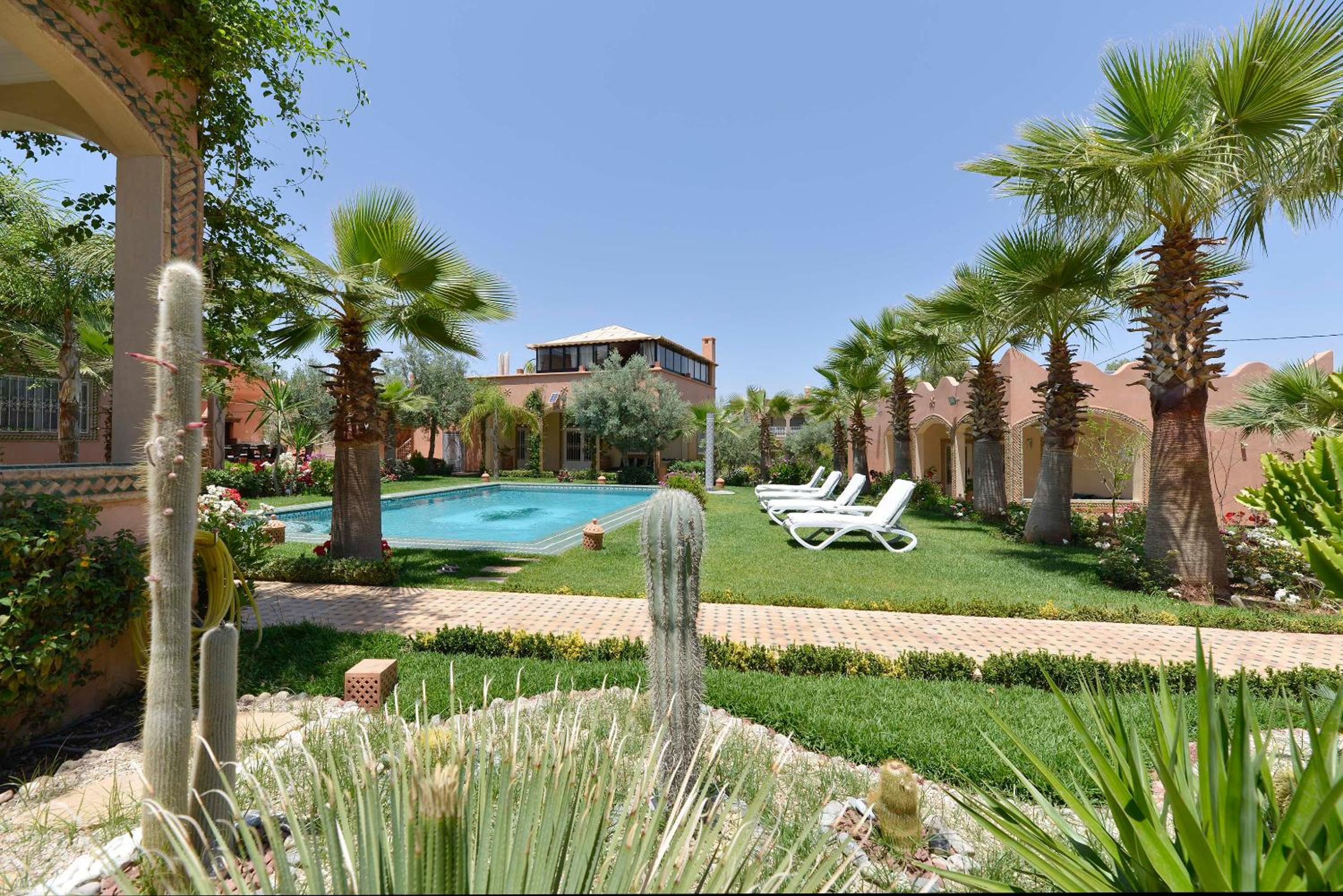 Villa with Private Pool - Photo 16