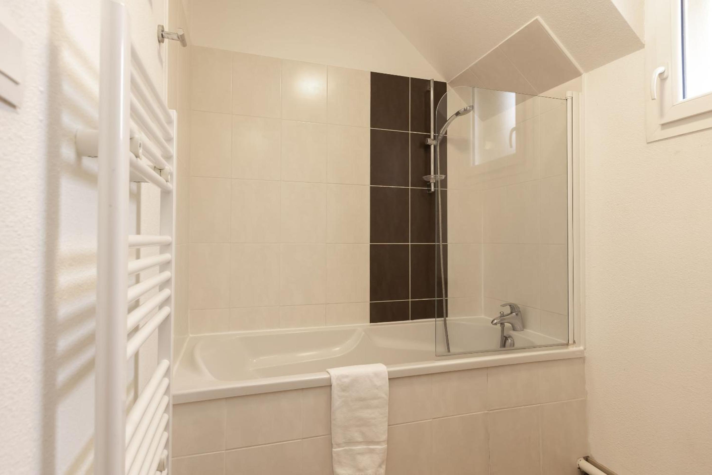 One-Bedroom Apartment (4 Adults) photo 2