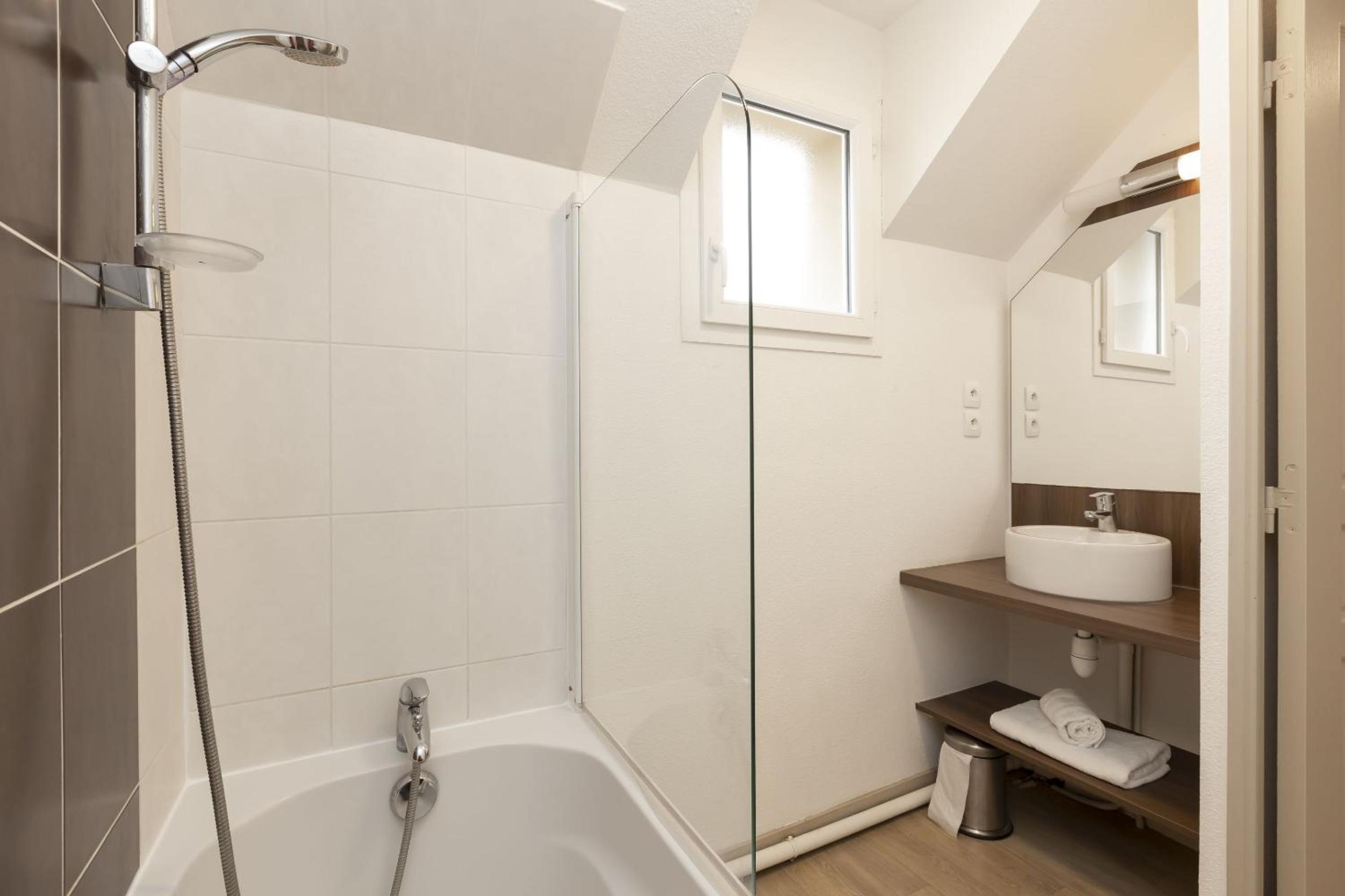 One-Bedroom Apartment (4 Adults) photo 3