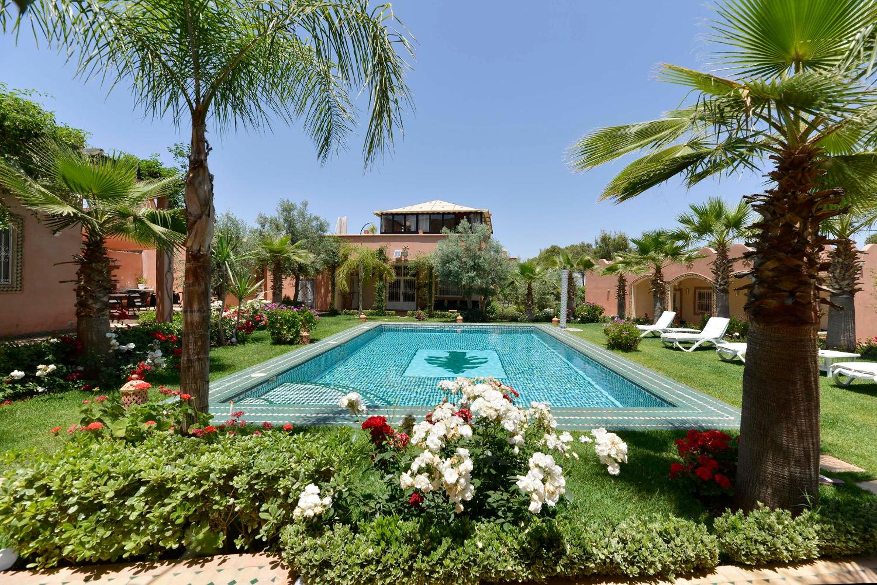 Villa with Private Pool - Photo 31