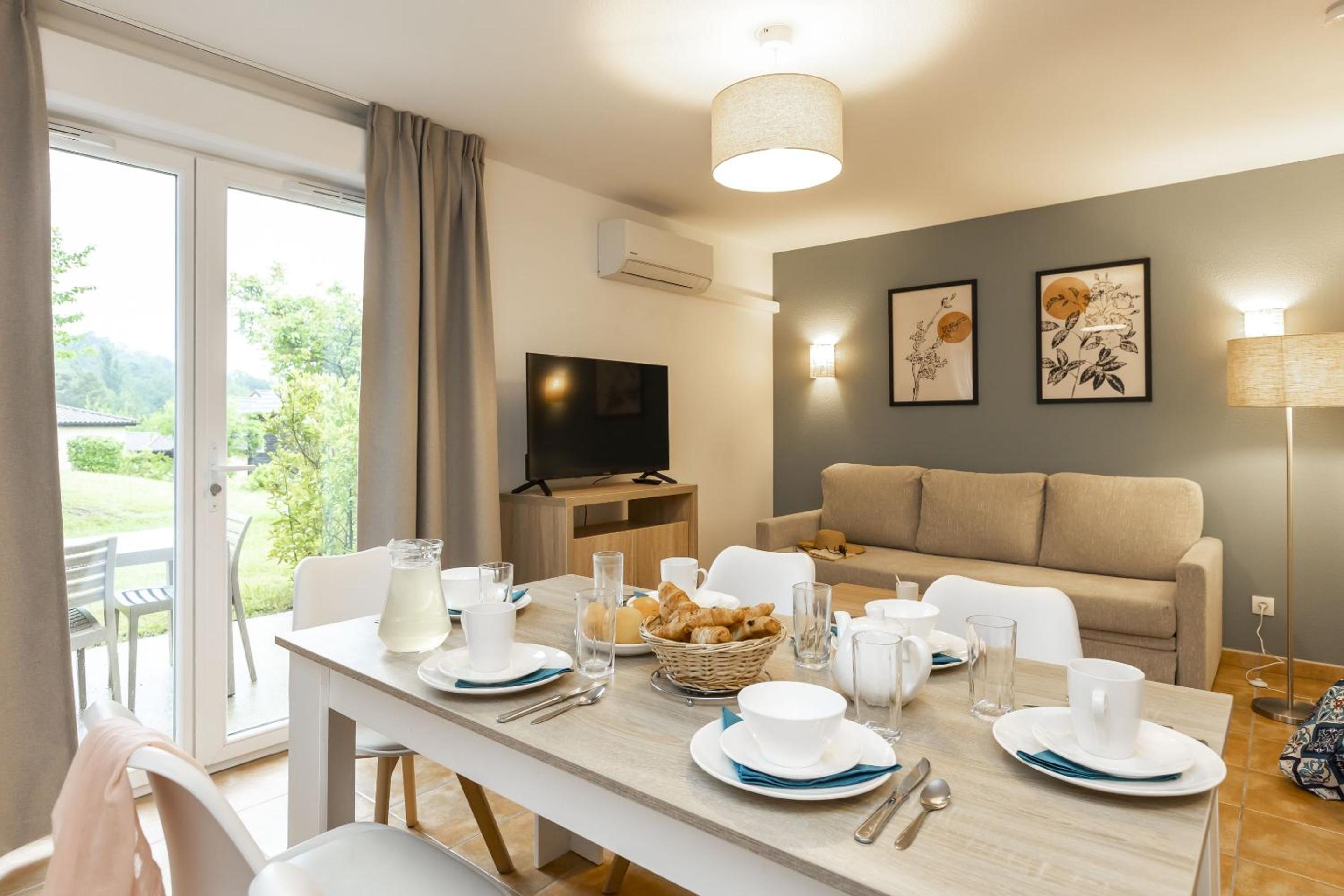 Two-Bedroom Apartment (6 Adults) photo 2