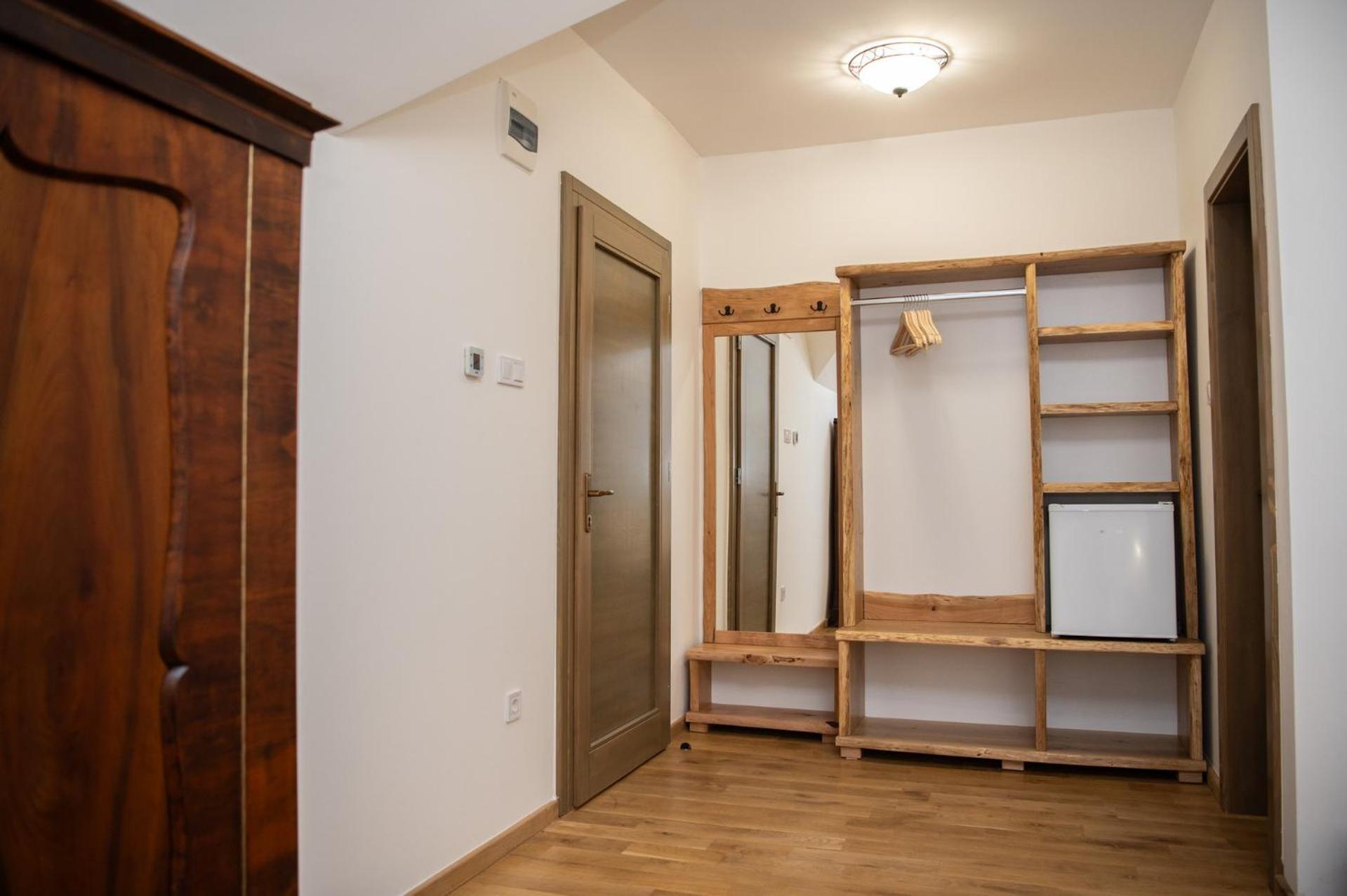 One-Bedroom Apartment photo 3