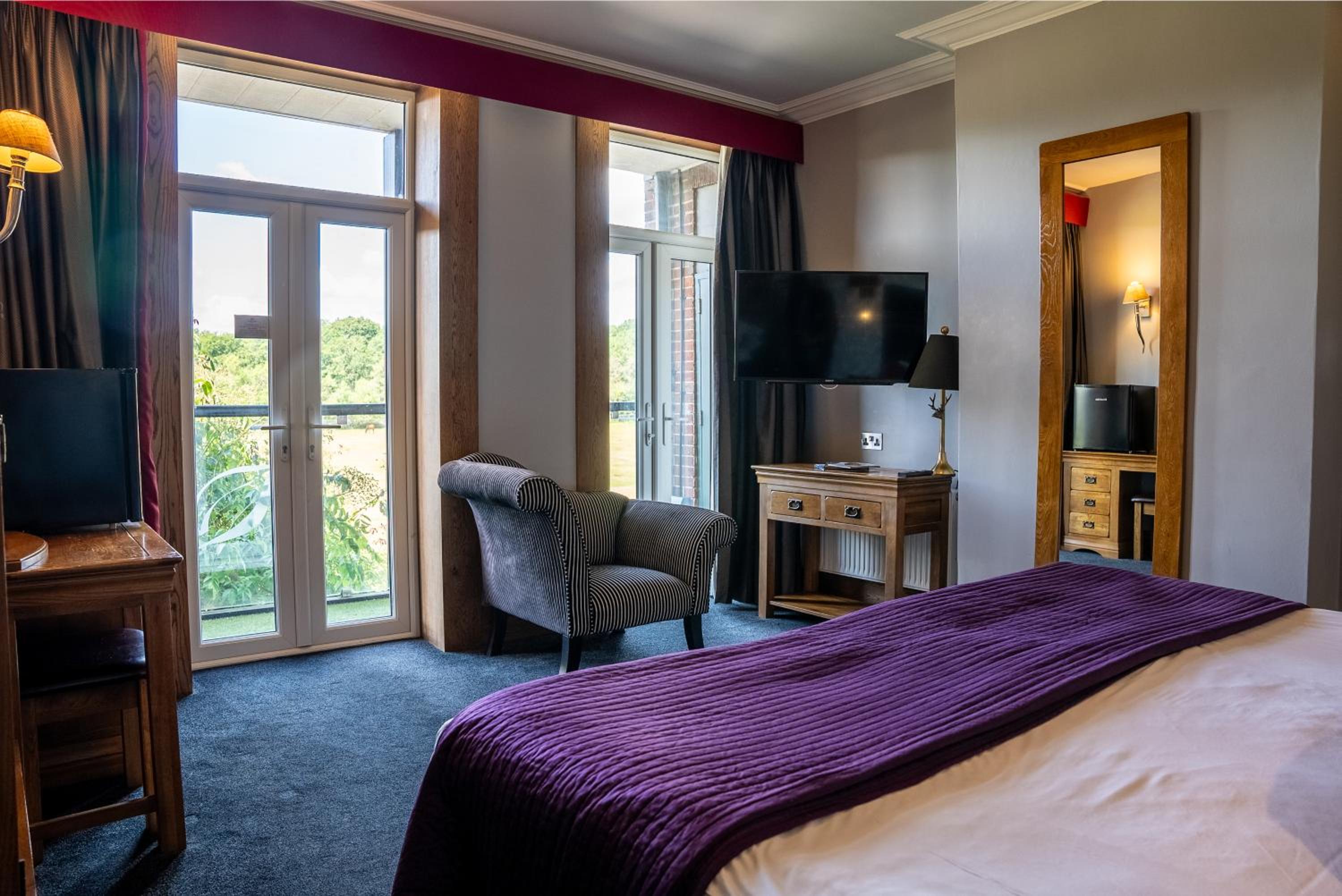 King Room with Balcony - Photo 1
