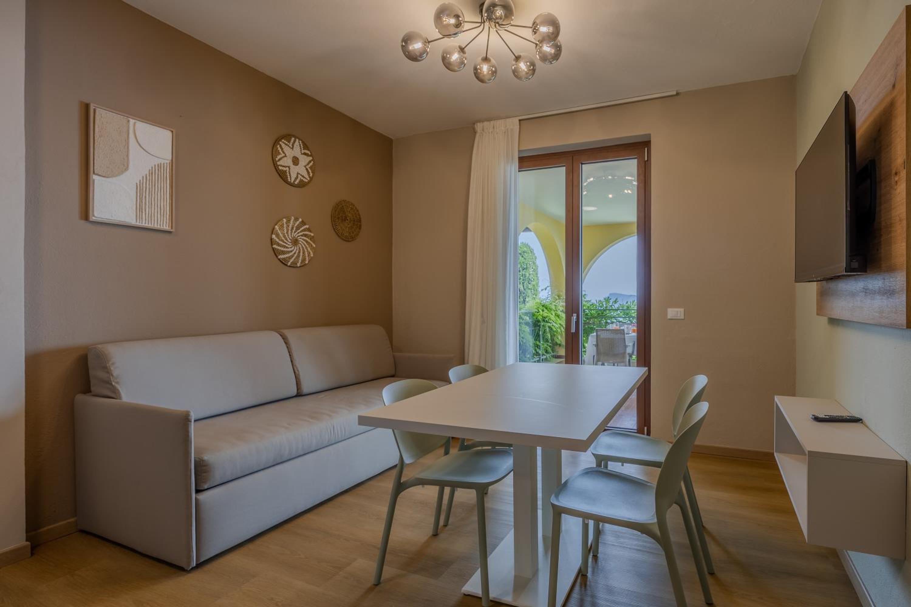 Superior One-Bedroom Apartment with Lake View photo 1