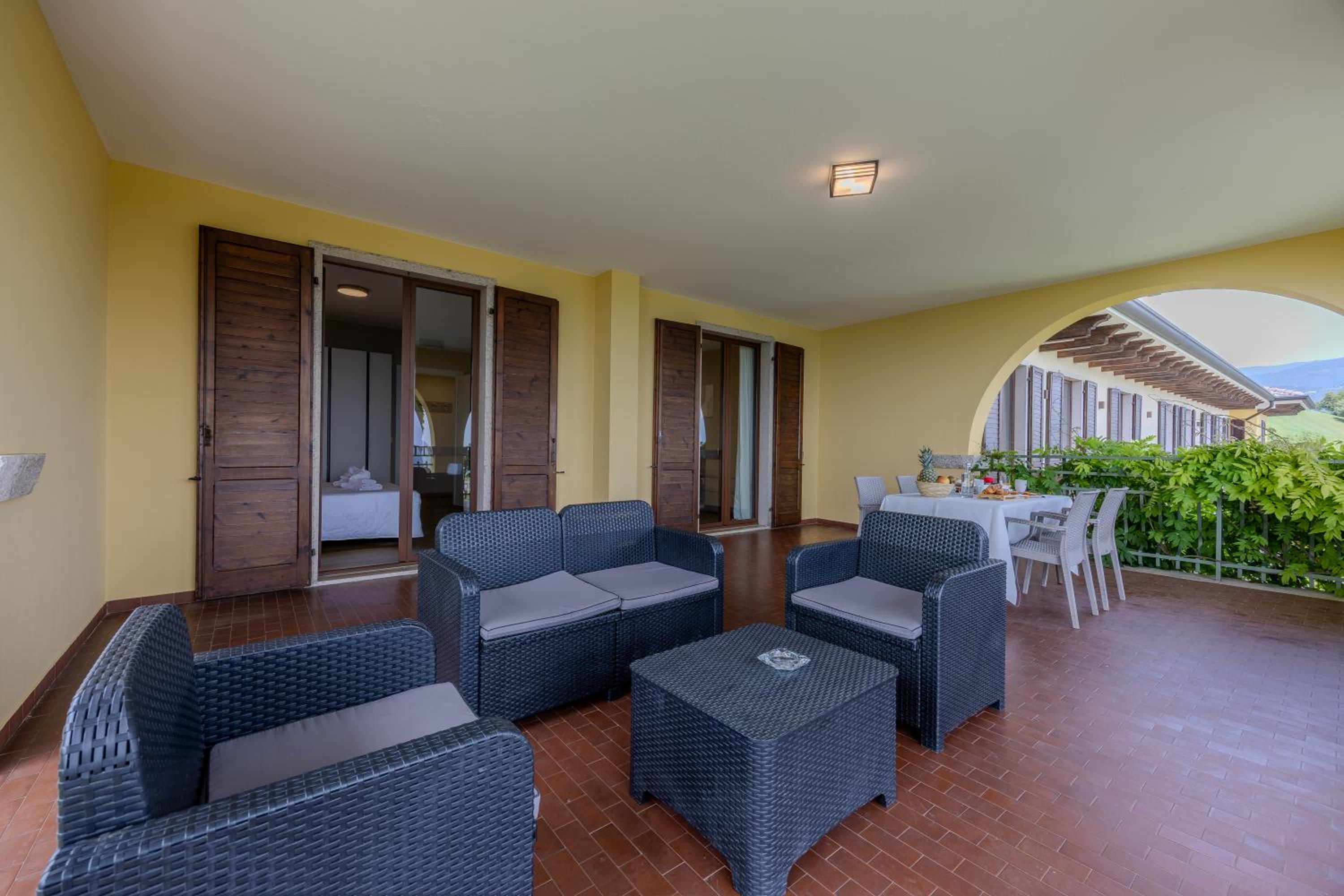 Superior One-Bedroom Apartment with Lake View photo 3