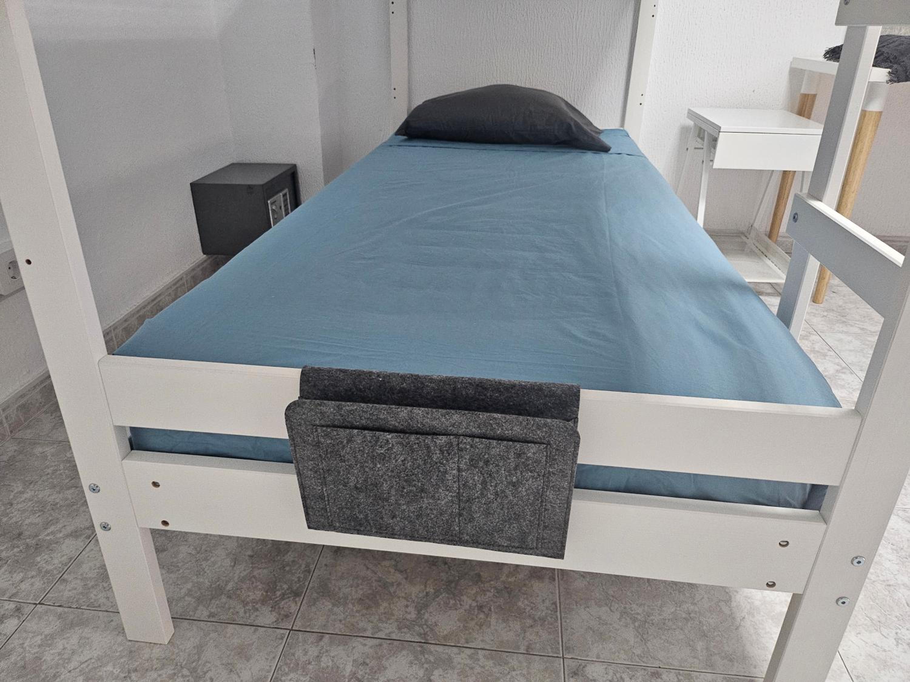 Cama individual en habitación compartida