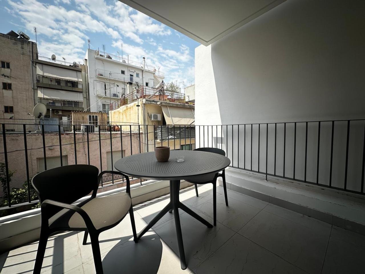 Apartment with Balcony photo 3