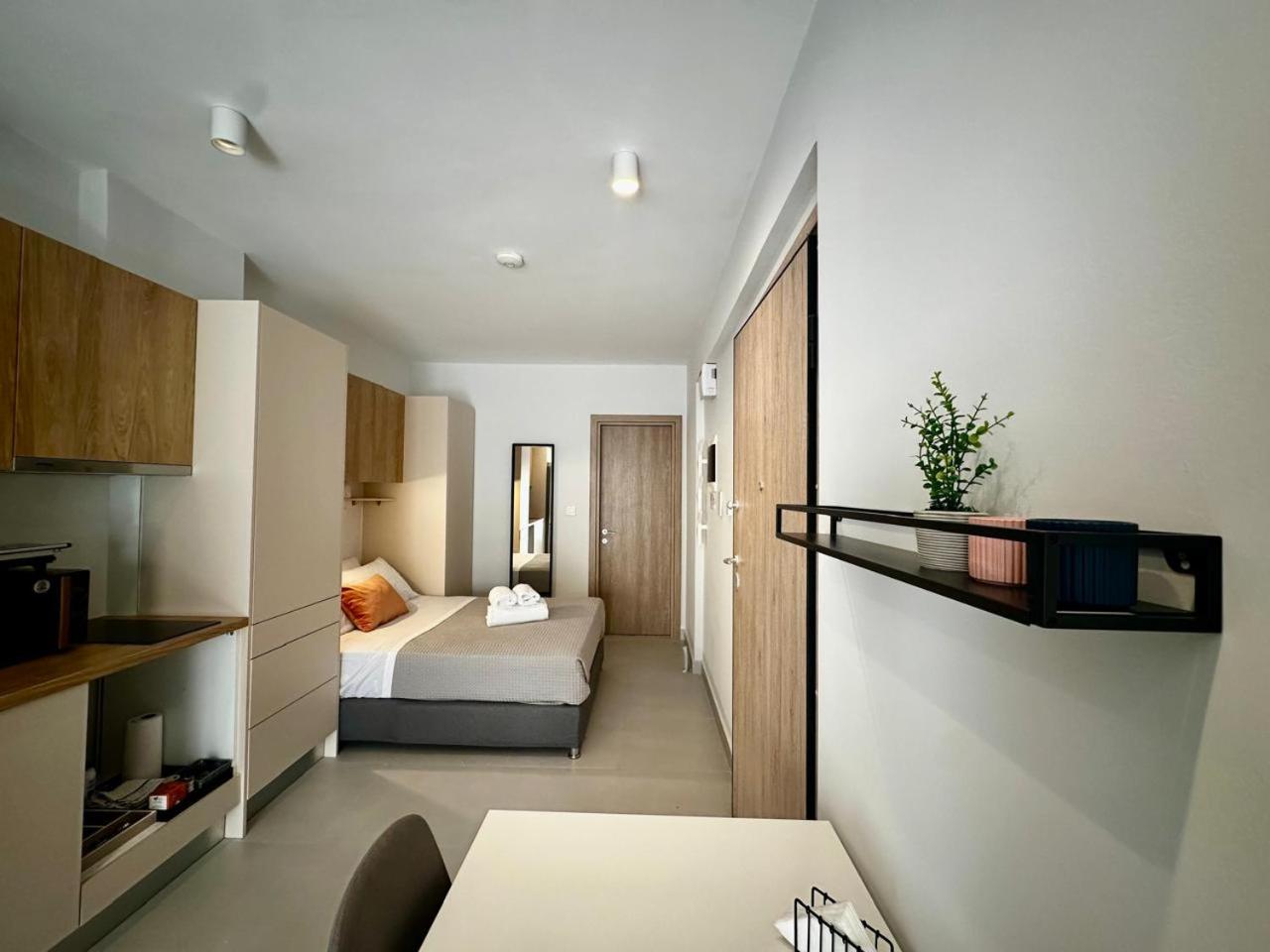Apartment with Balcony photo 1