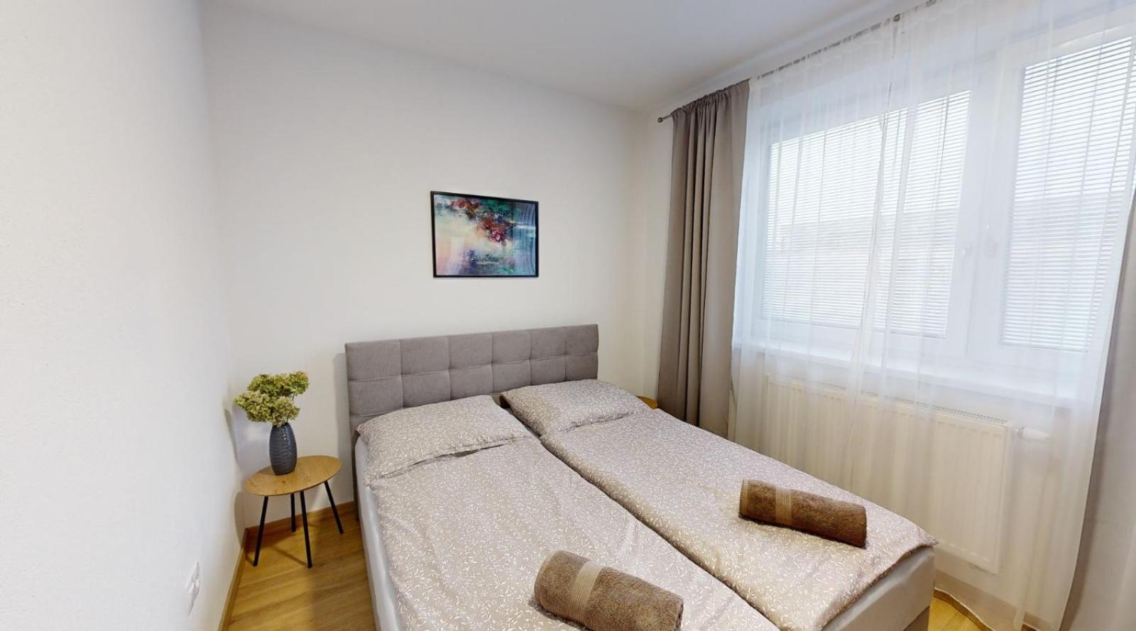 One-Bedroom Apartment photo 1