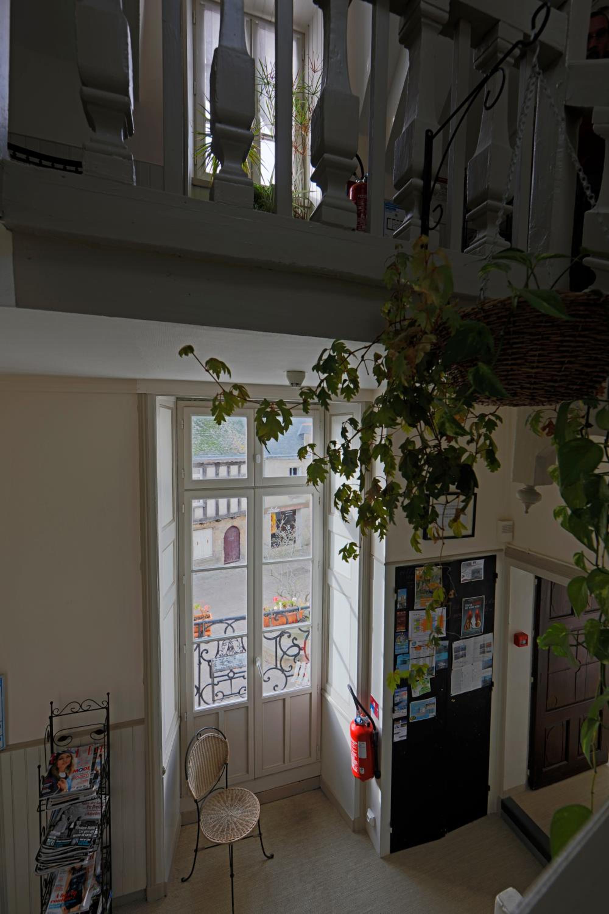 Family Room with Private Bathroom - Photo 2