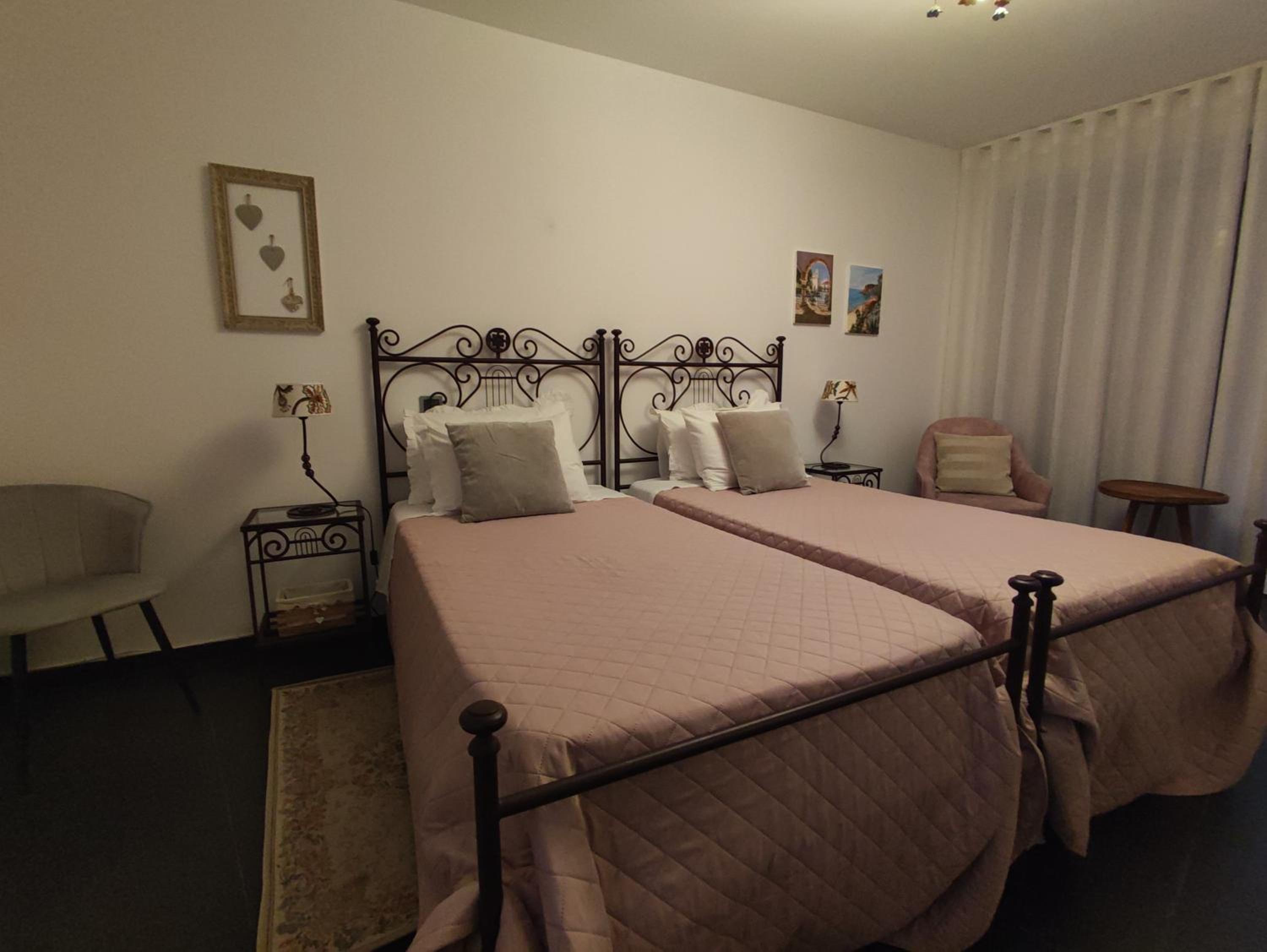 Standard Twin Room with Mountain View photo 1
