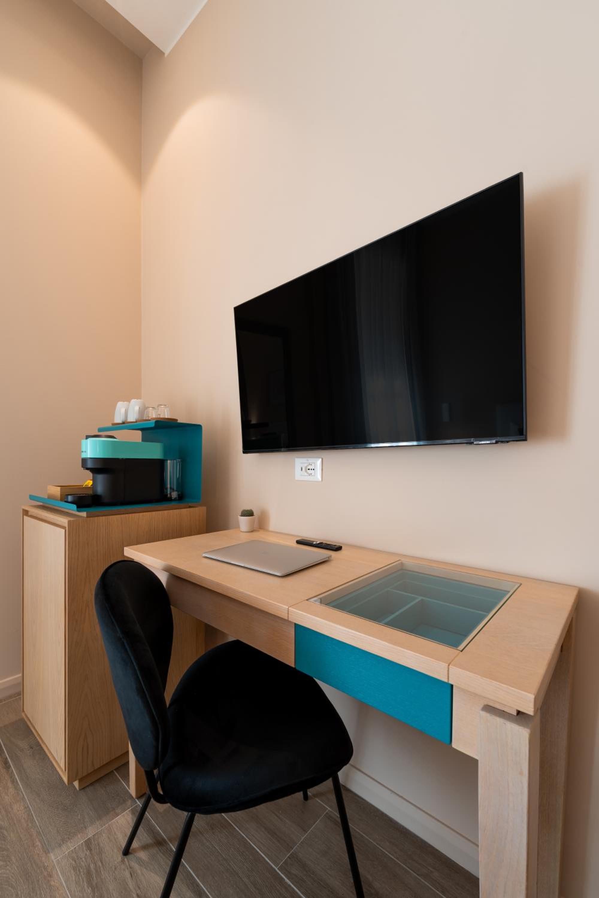 Suite - Photo 9