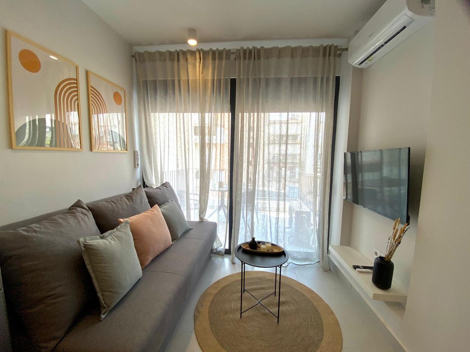 Apartment with Balcony photo 2