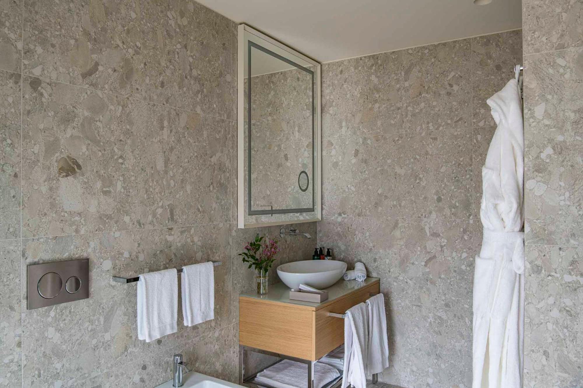 Suite with River View and One-time SPA access thumbnail 5