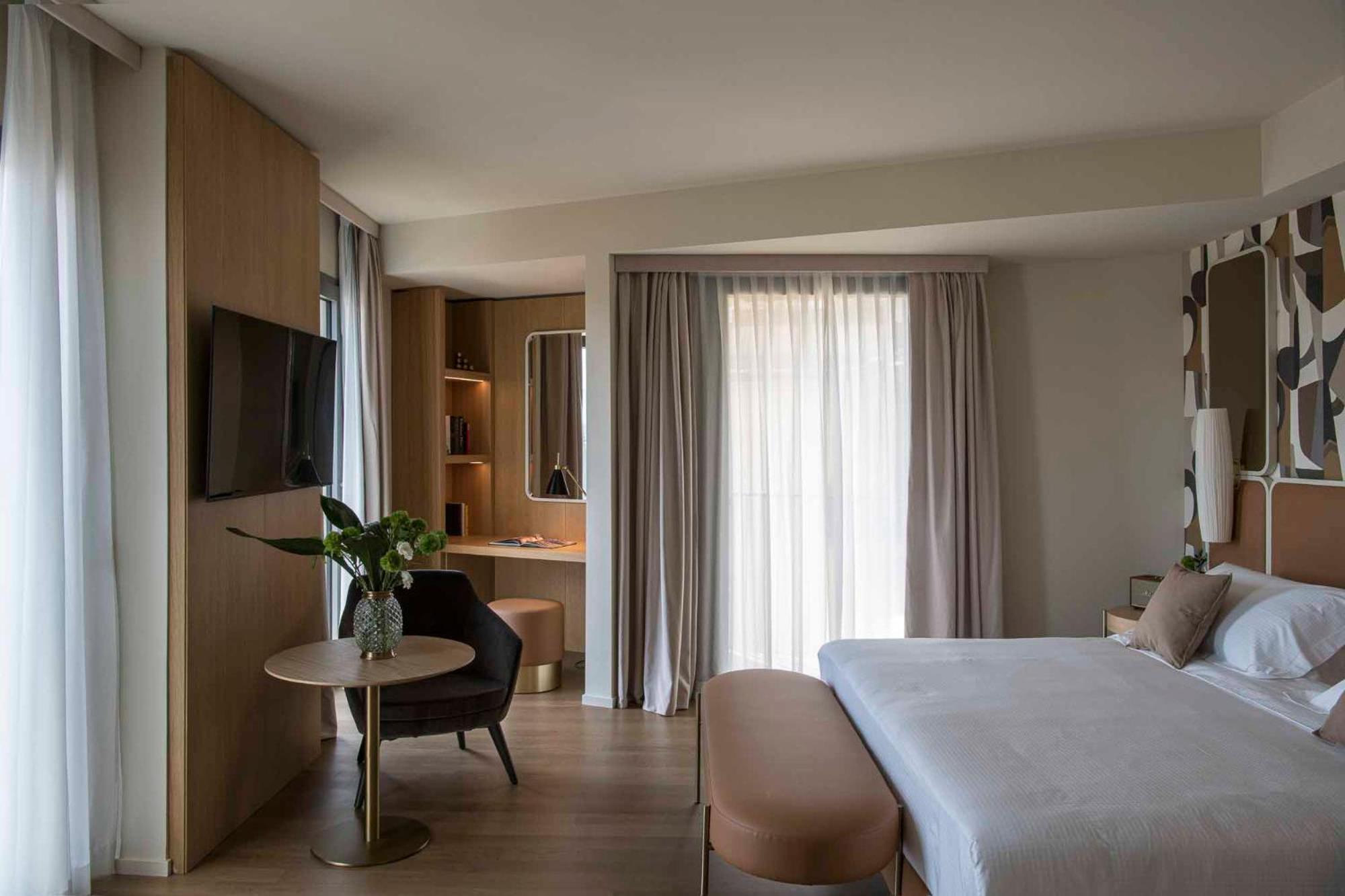 Suite with River View thumbnail 5
